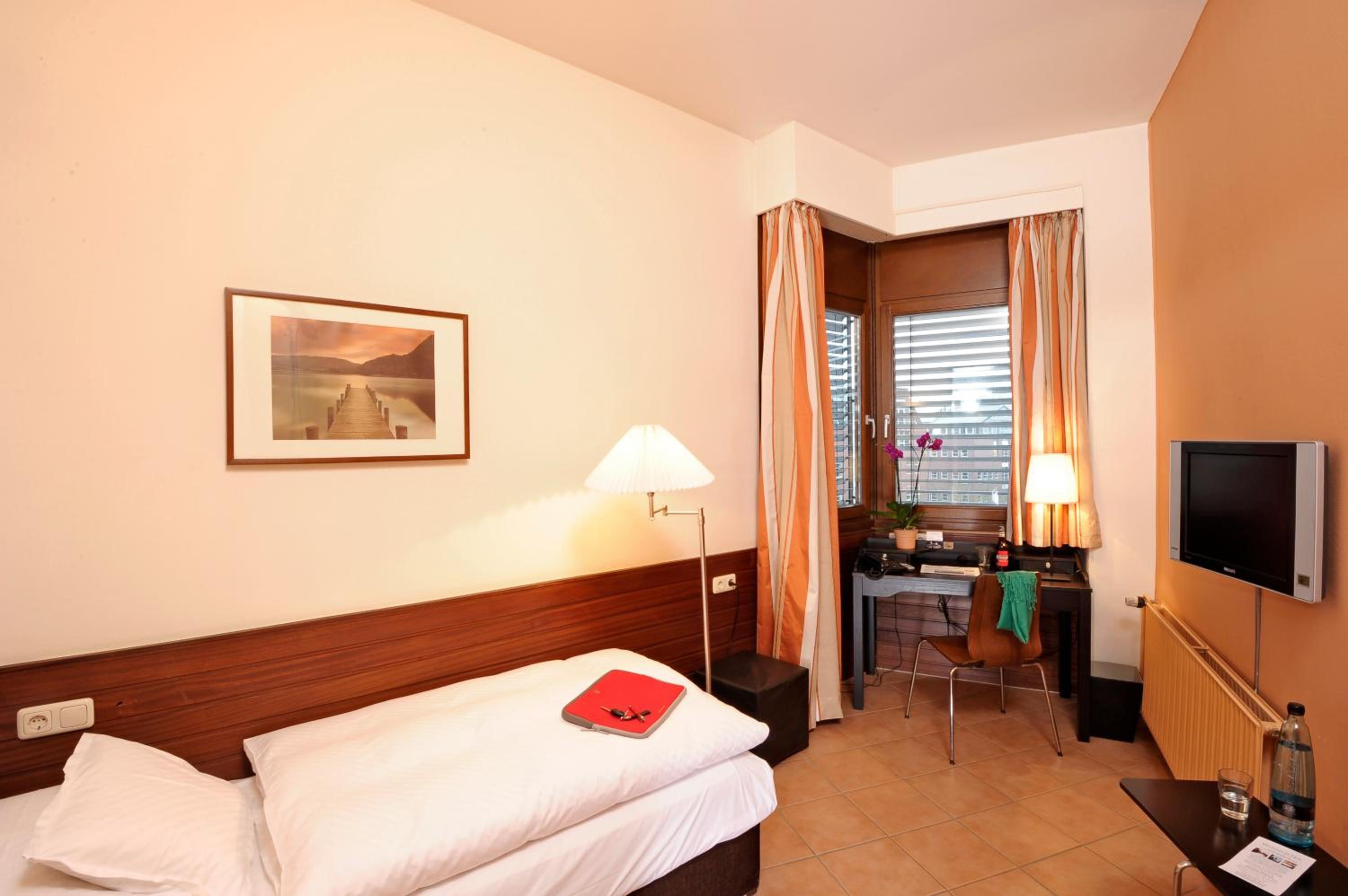 Single Room with Street View