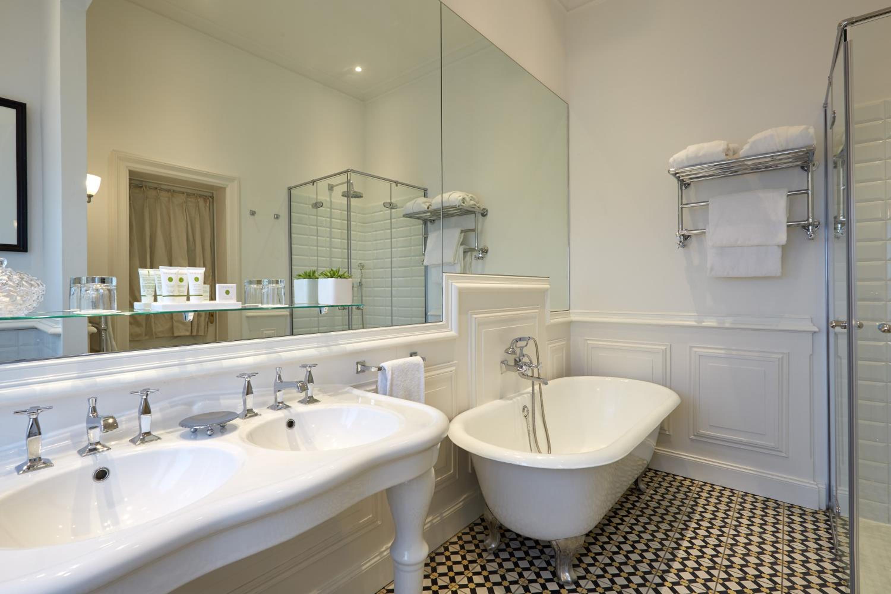 Castle Executive Room - Photo 2