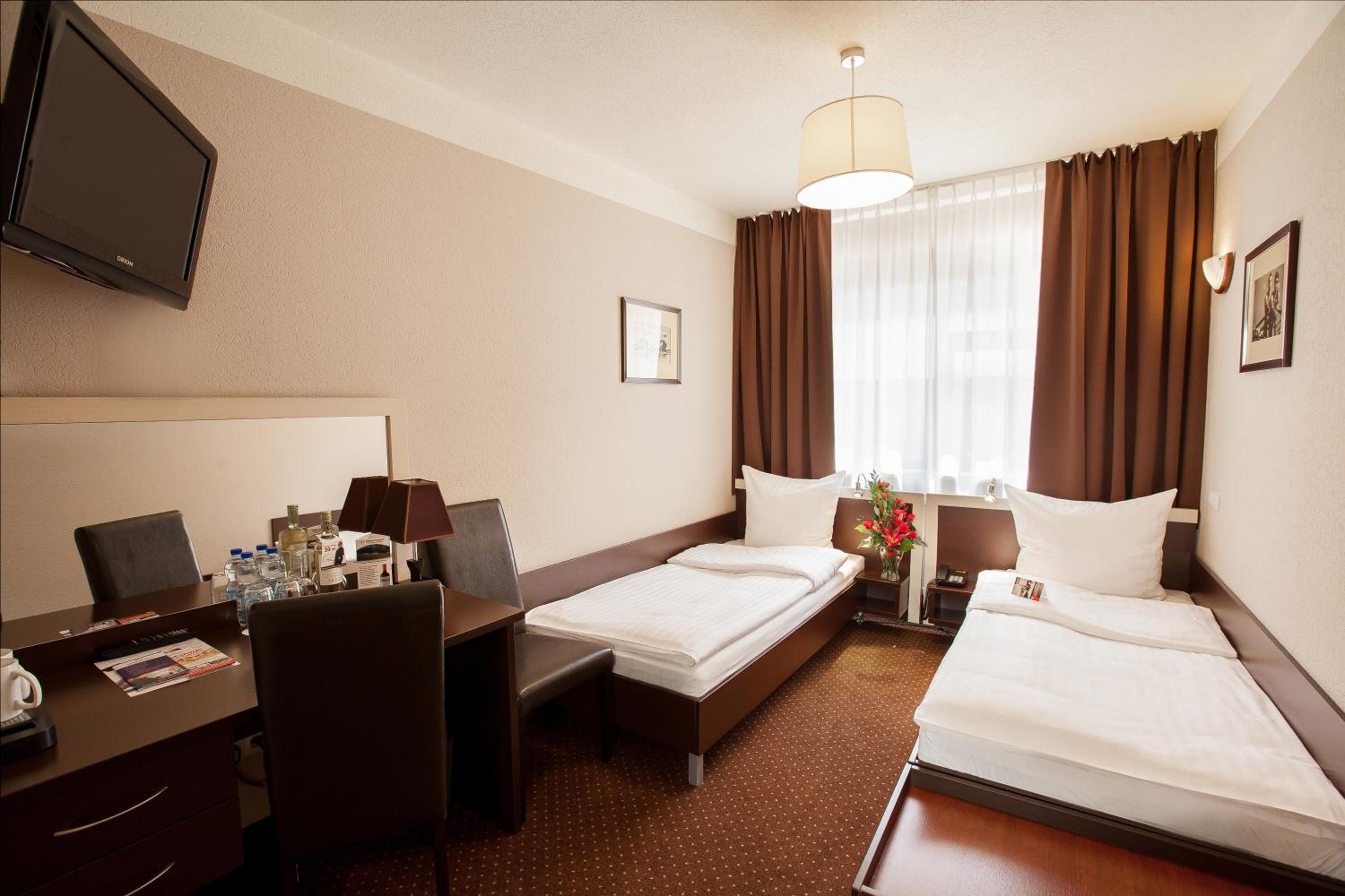 Standard Twin Room photo 3