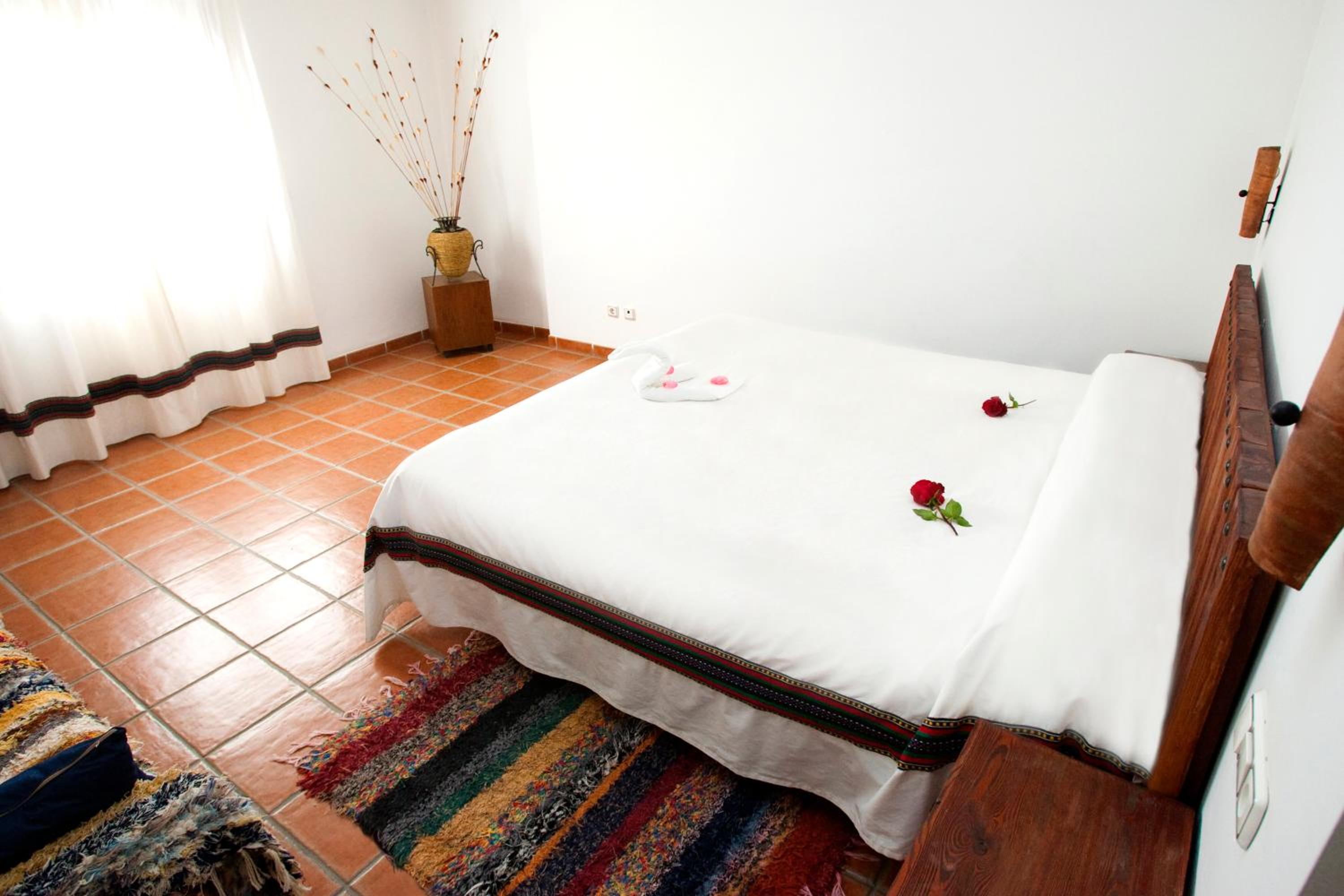 Deluxe King Room - Photo 2