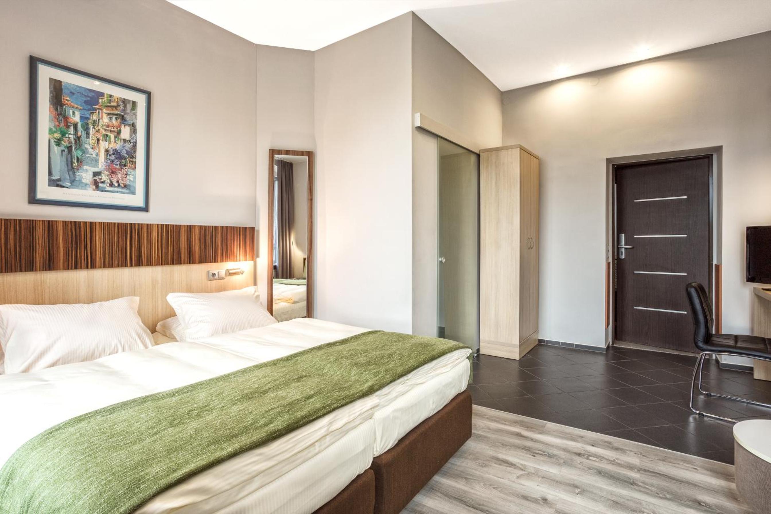 Deluxe Double or Twin Room - Photo 2