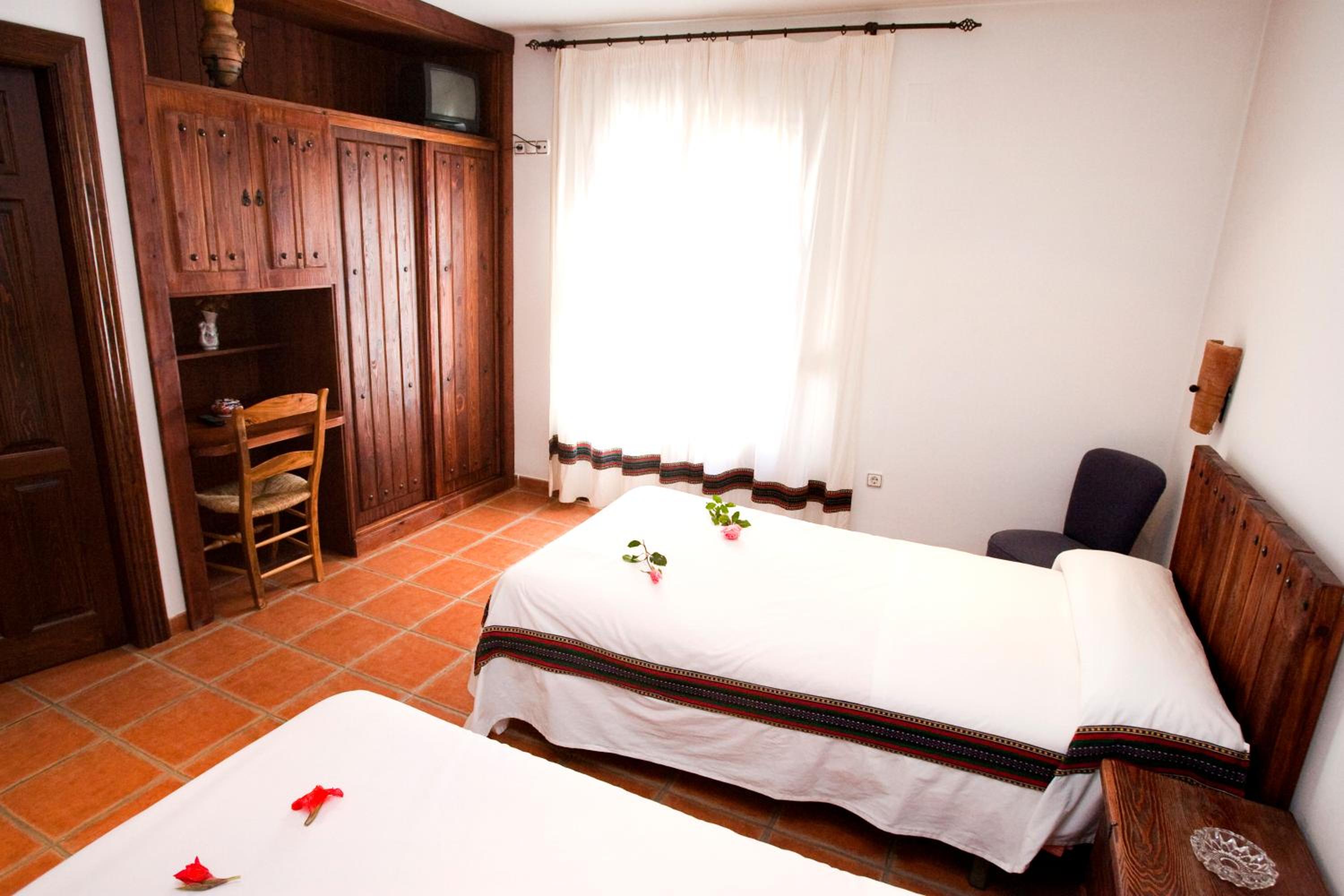 Deluxe Twin Room - Photo 2