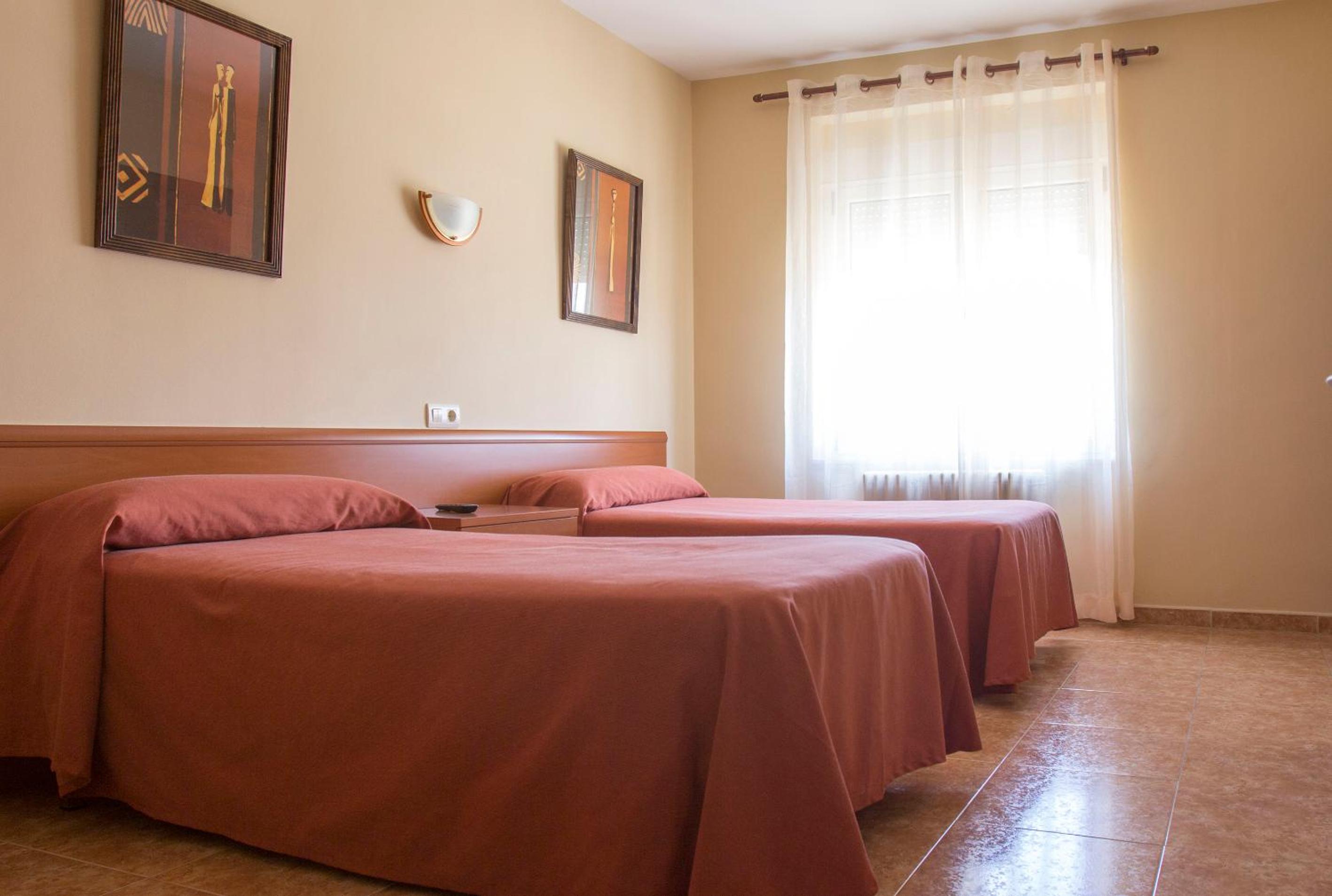 Double or Twin Room - Photo 4