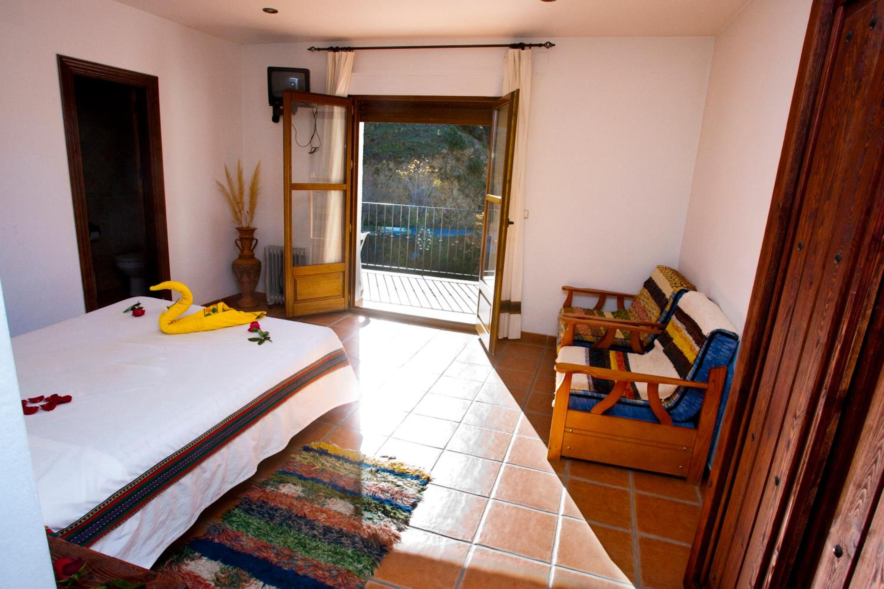 Queen Room with Balcony - Photo 1