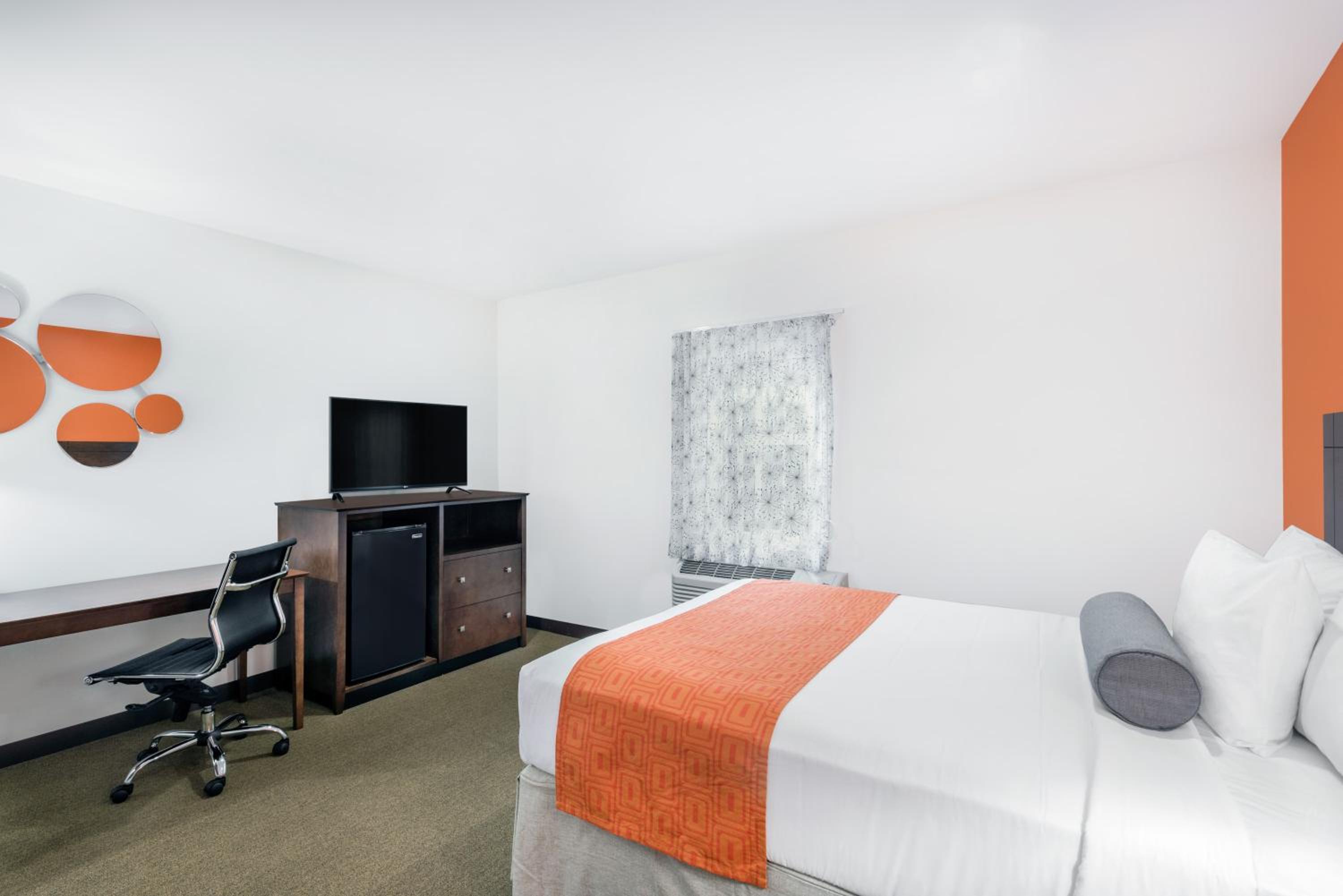 Deluxe Queen Room - Disability Access/Non-Smoking - Photo 3