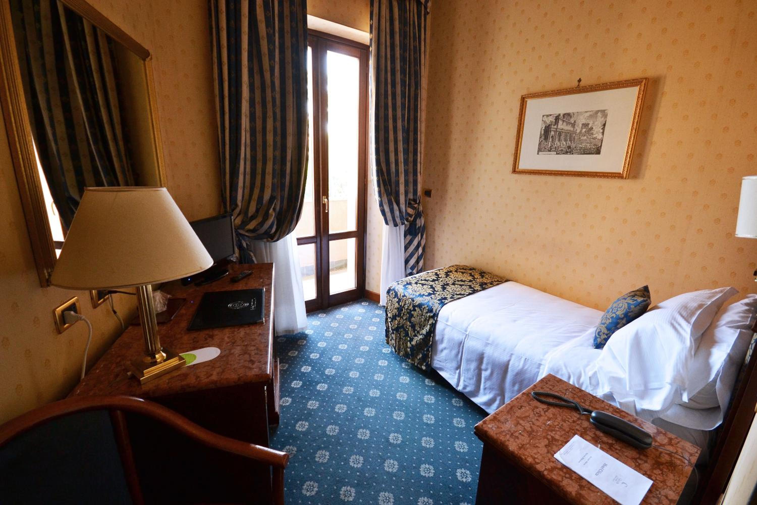Single Room photo 3