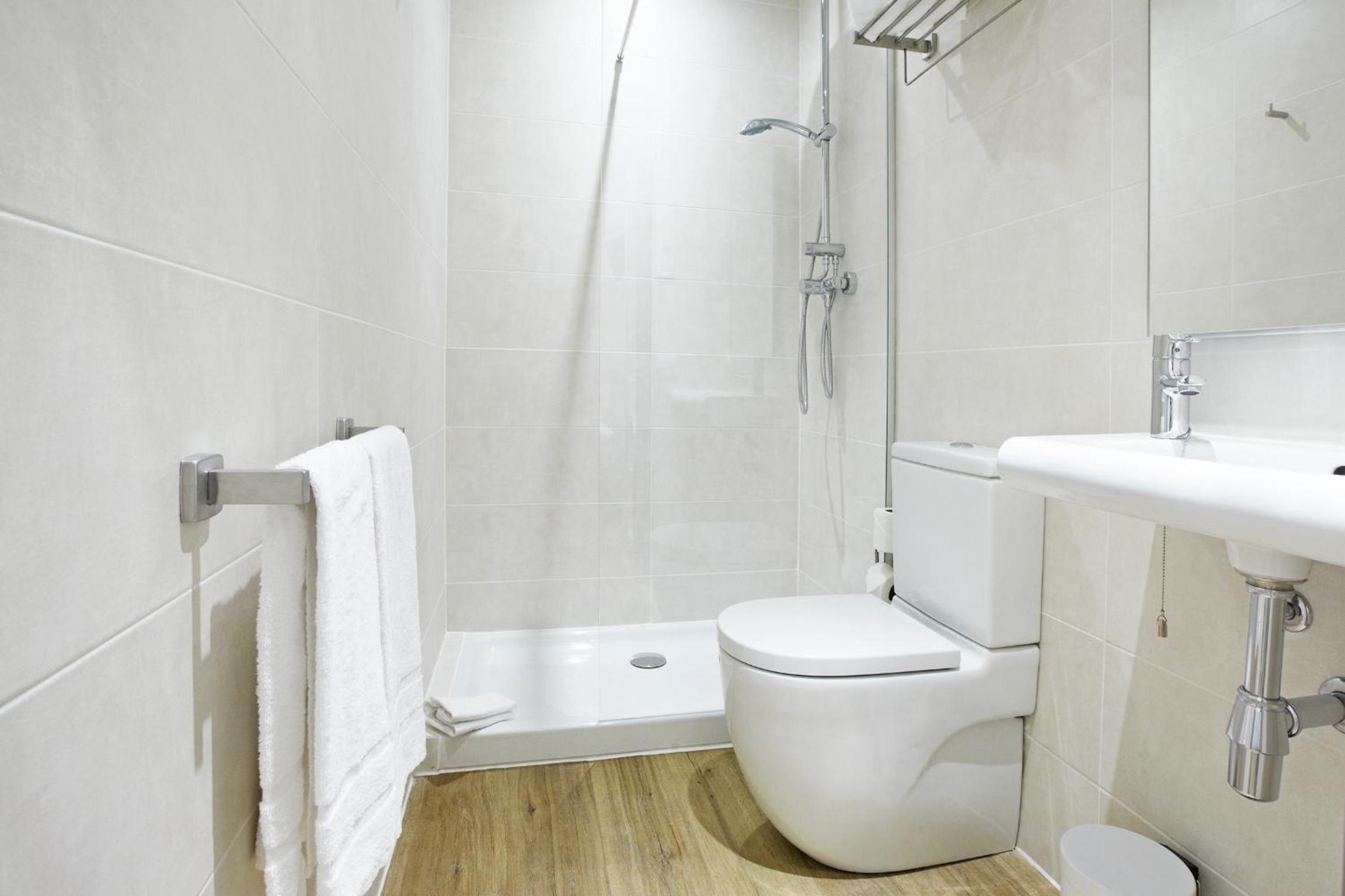 Triple Room with Balcony thumbnail 6