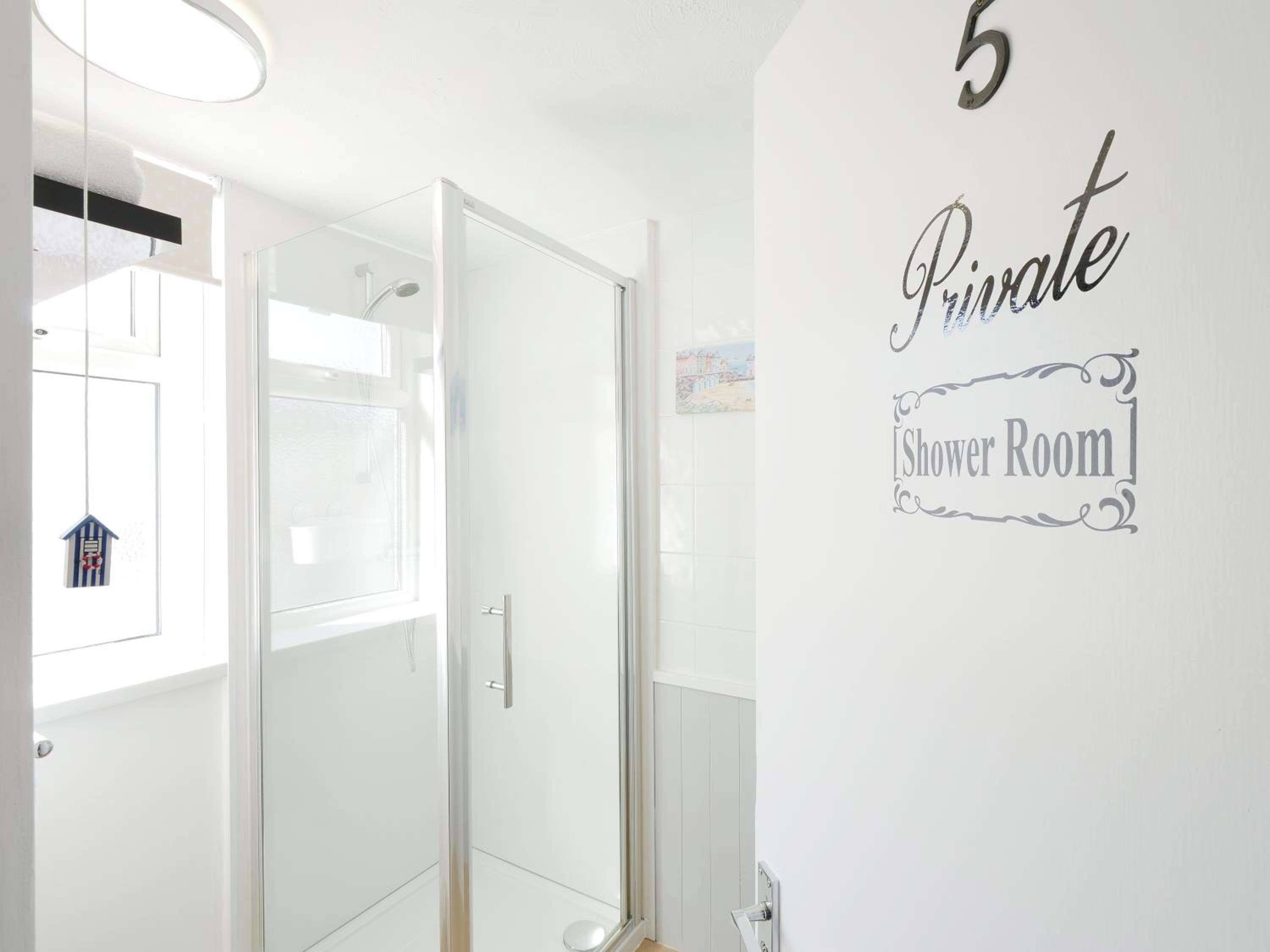 Single Room with Private Bathroom photo 3