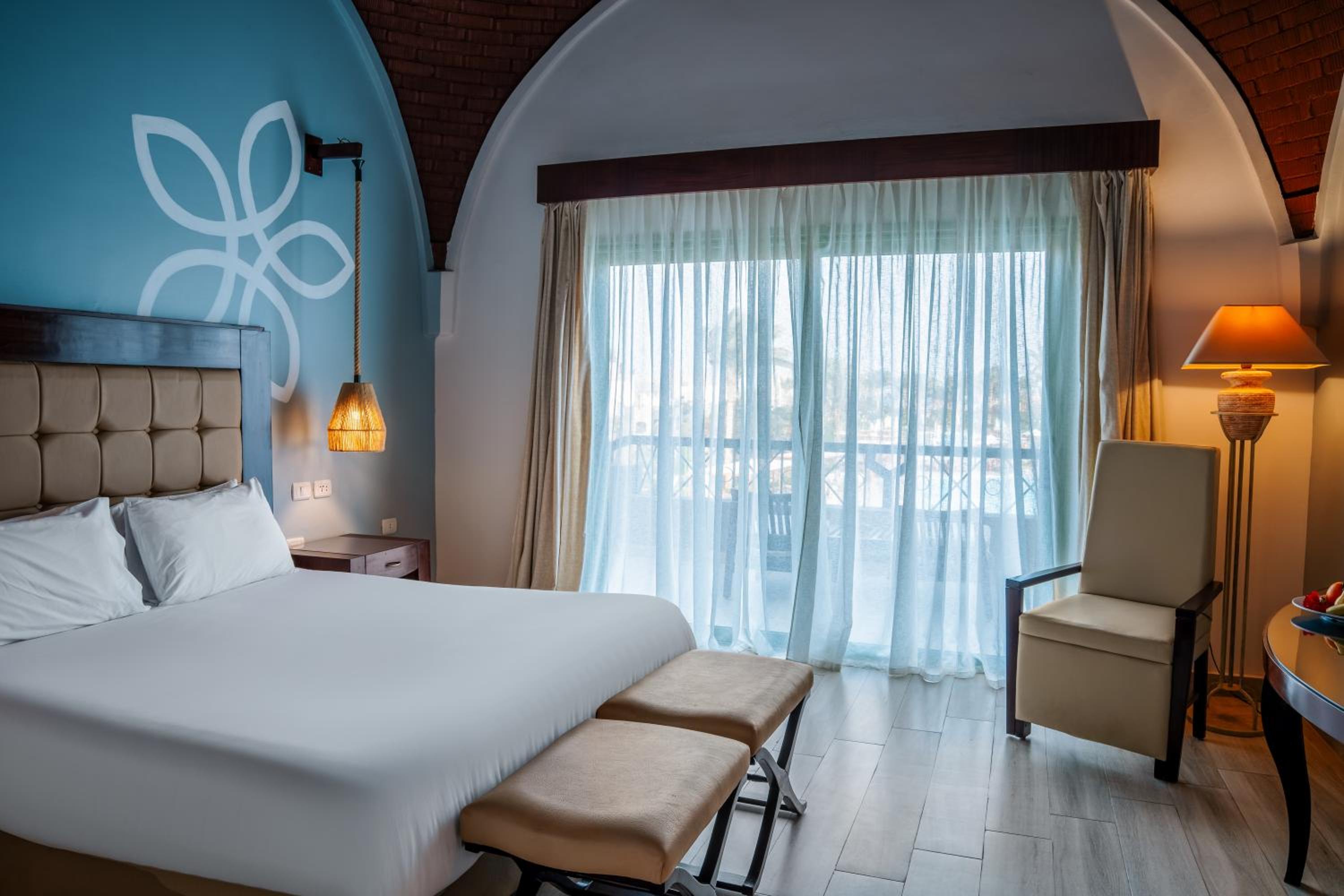Superior Double or Twin Room with Pool View photo 1