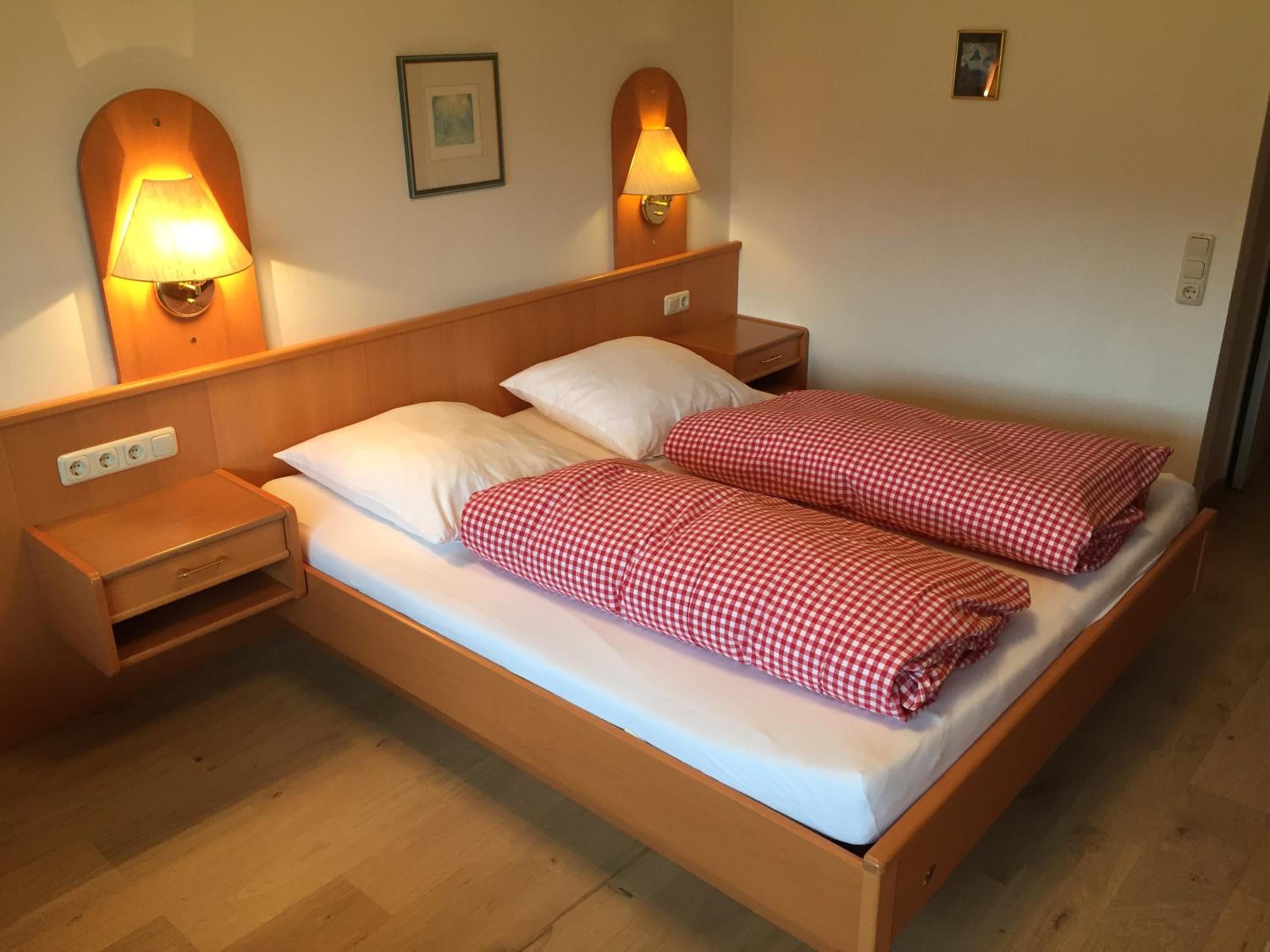 Double Room with Balcony (no TV) photo 2