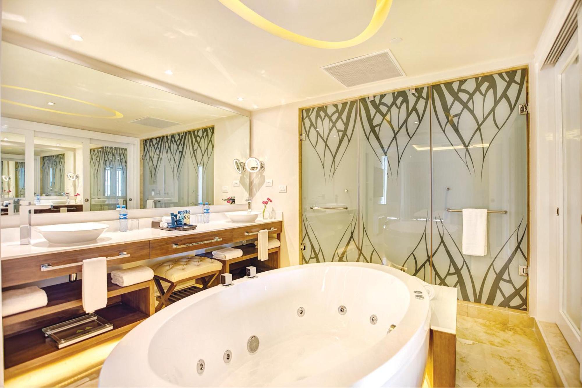 Luxury Presidential  One bedroom Suite Ocean View Diamond Club photo 2