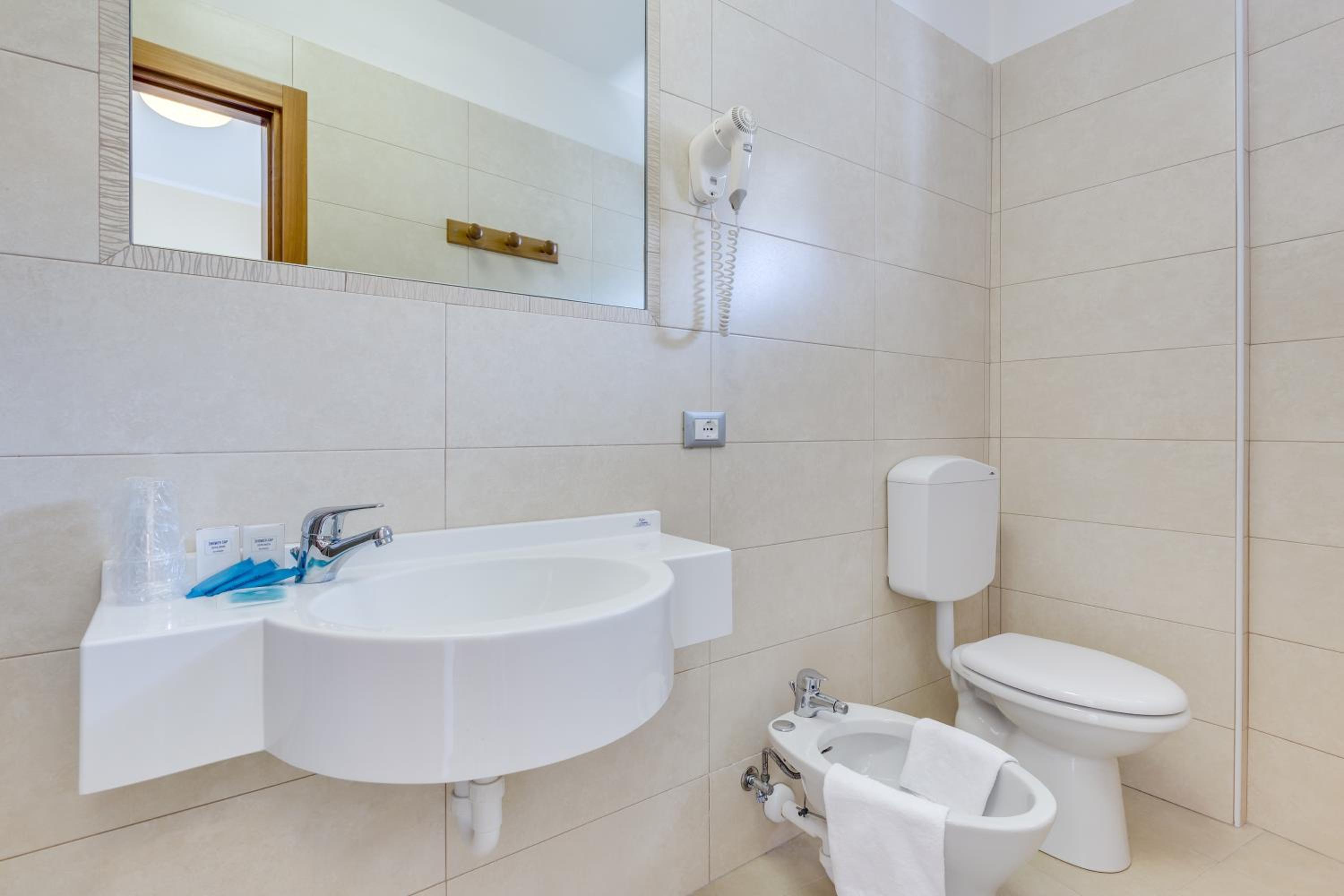 Triple Room - Photo 5