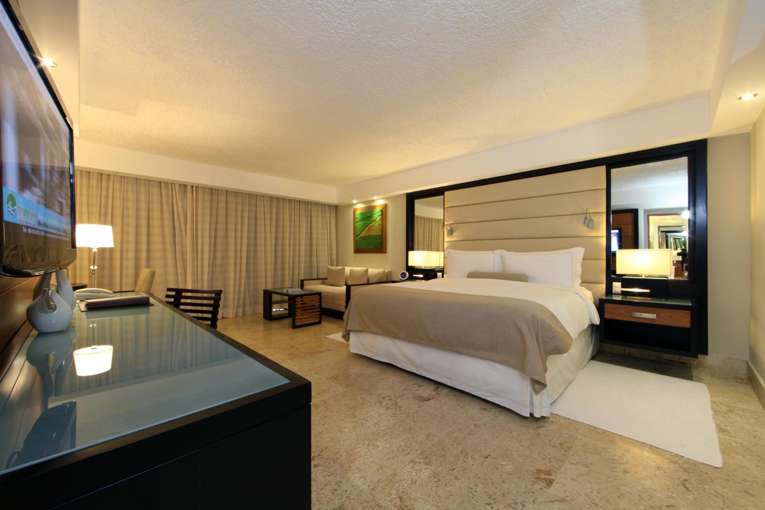 Elite Patio (2 Adults + 1 Child) - Golf Cart Included