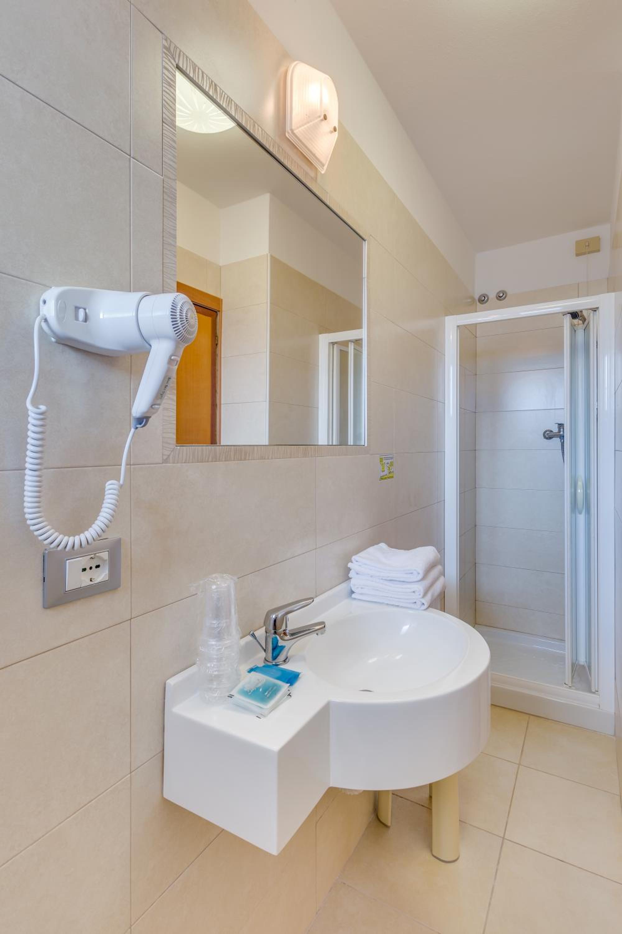 Triple Room - Photo 8