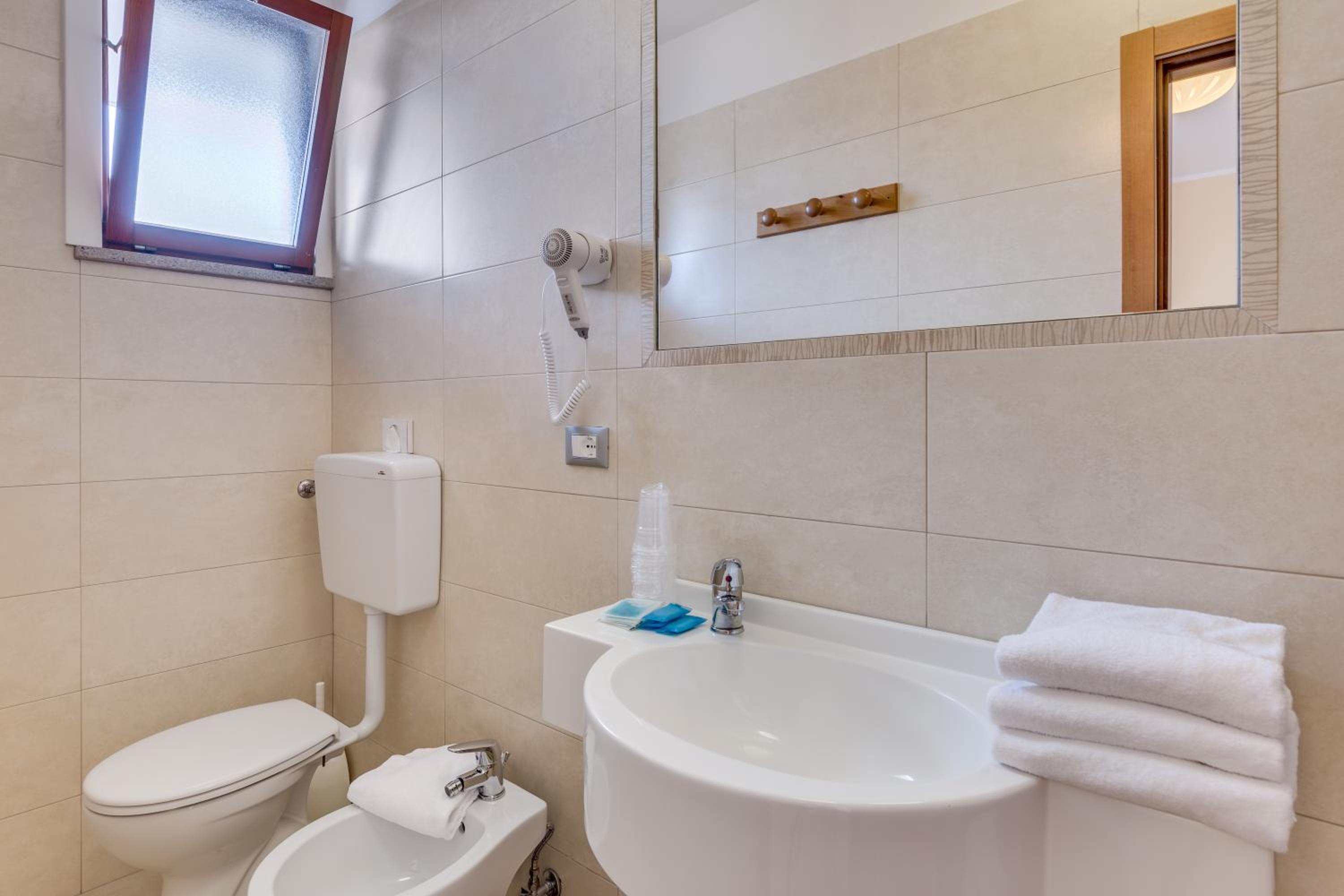 Triple Room - Photo 6
