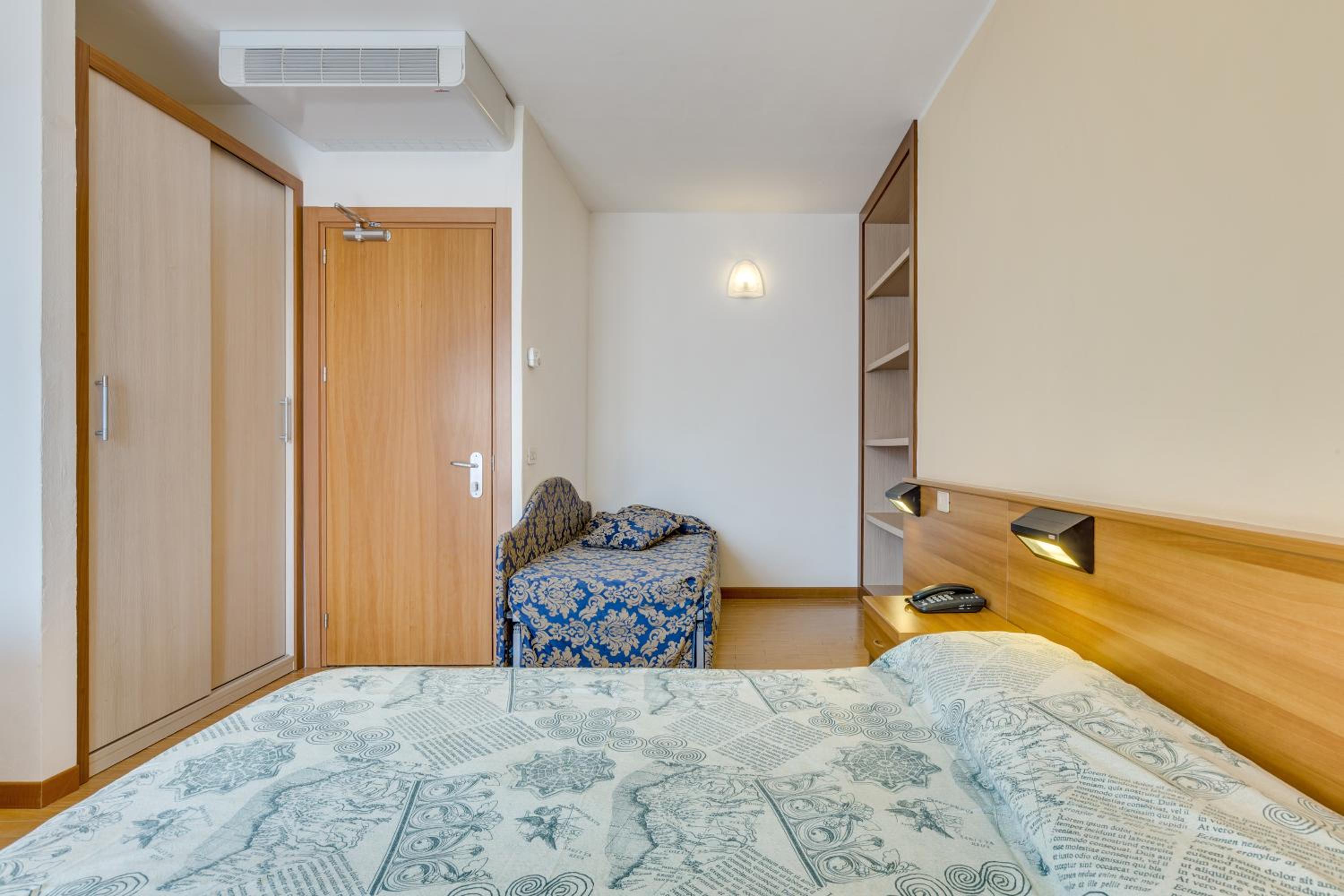 Triple Room - Photo 9