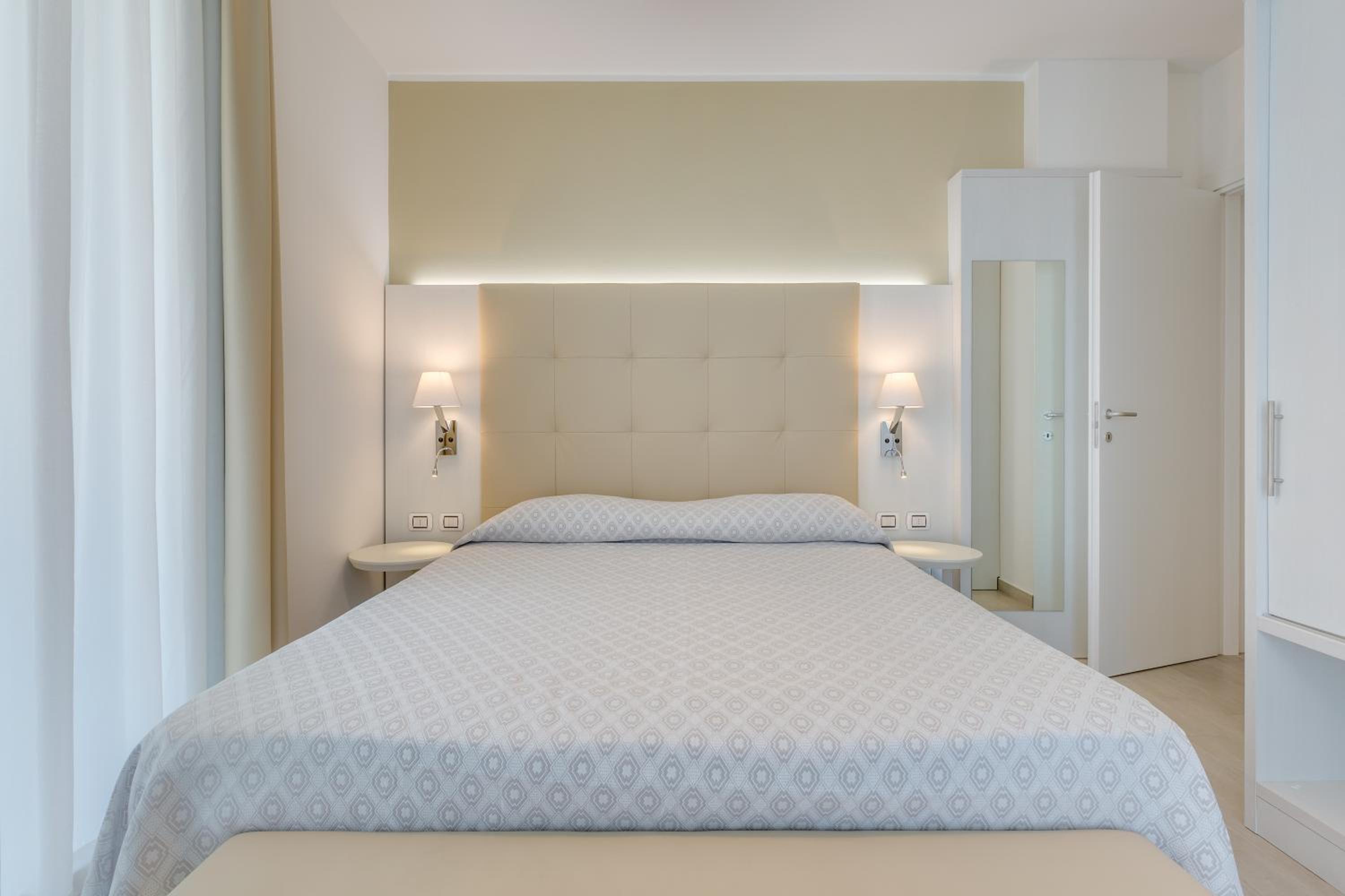 Family Suite (2 Adults + 2 Children) with Balcony - Photo 20