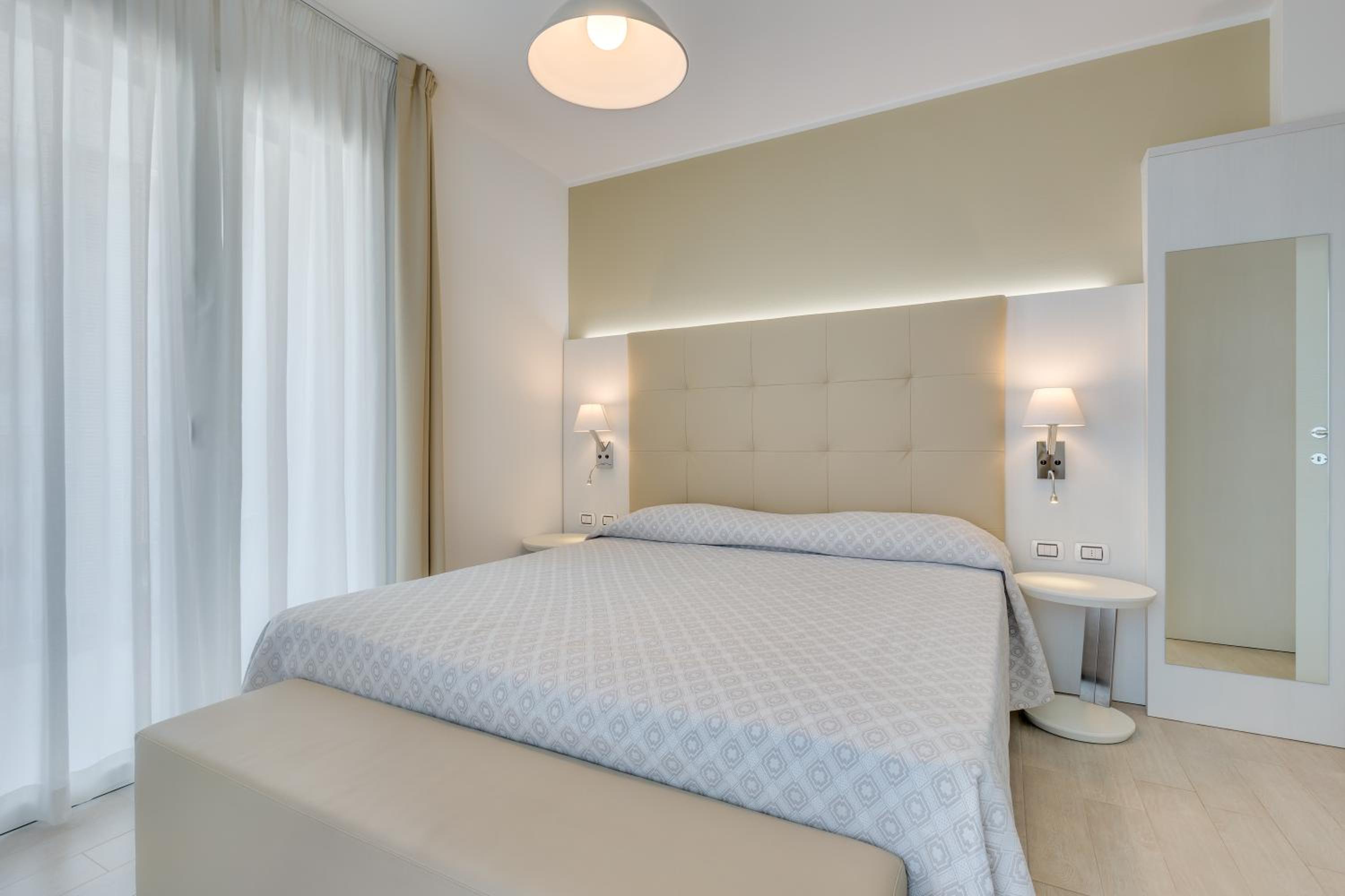 Family Suite (2 Adults + 2 Children) with Balcony - Photo 19