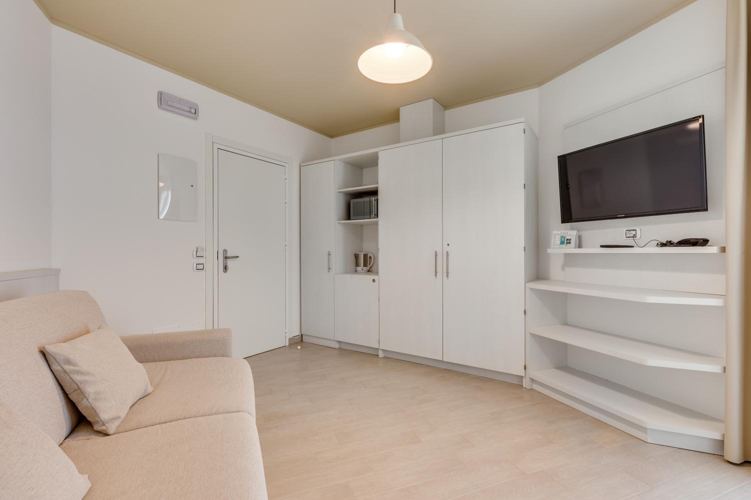 Family Suite (2 Adults + 2 Children) with Balcony - Photo 12