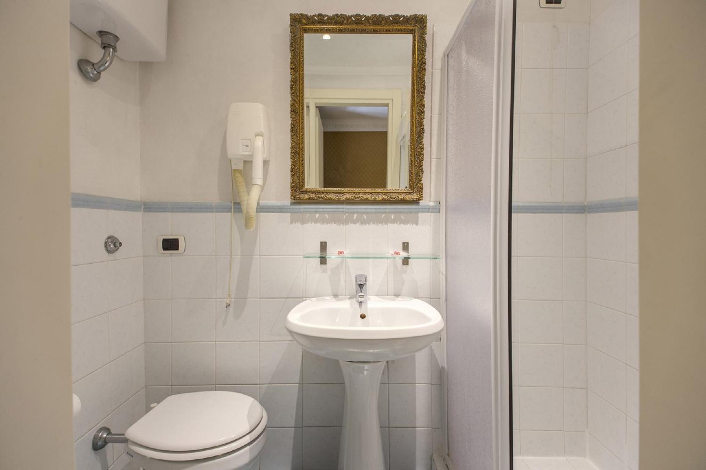 Budget Twin Room photo 3