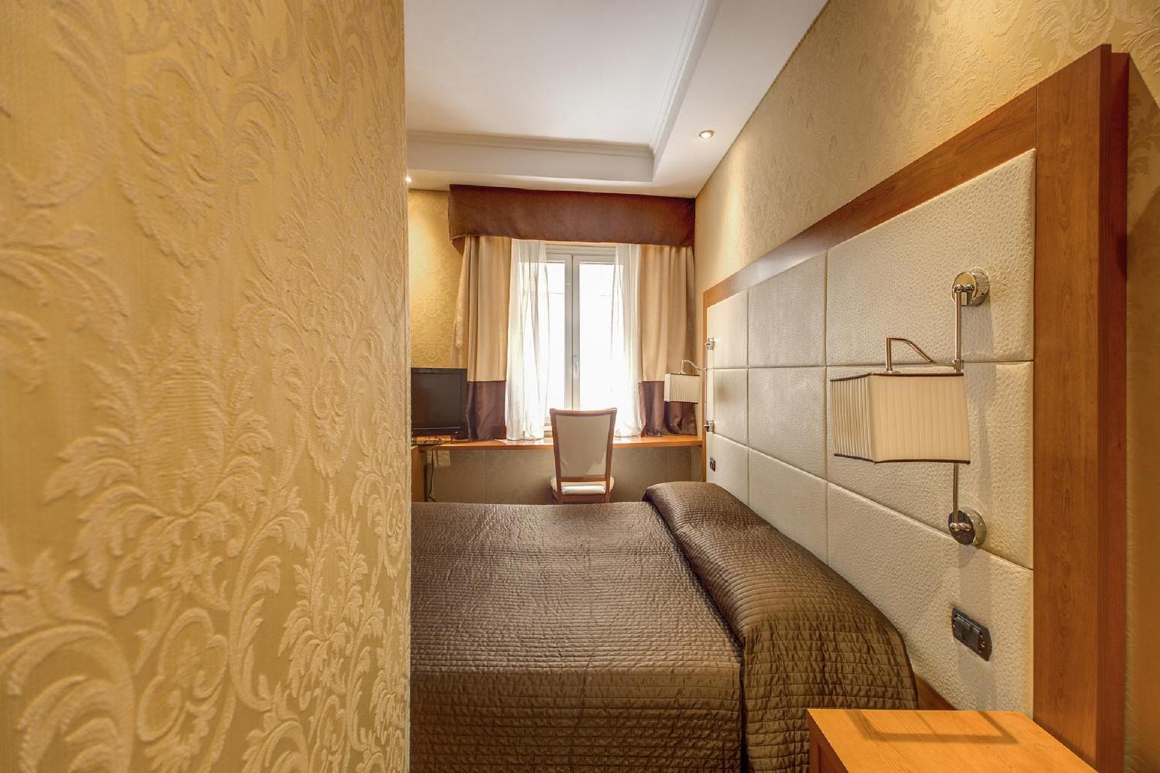 Economy Double Room photo 2