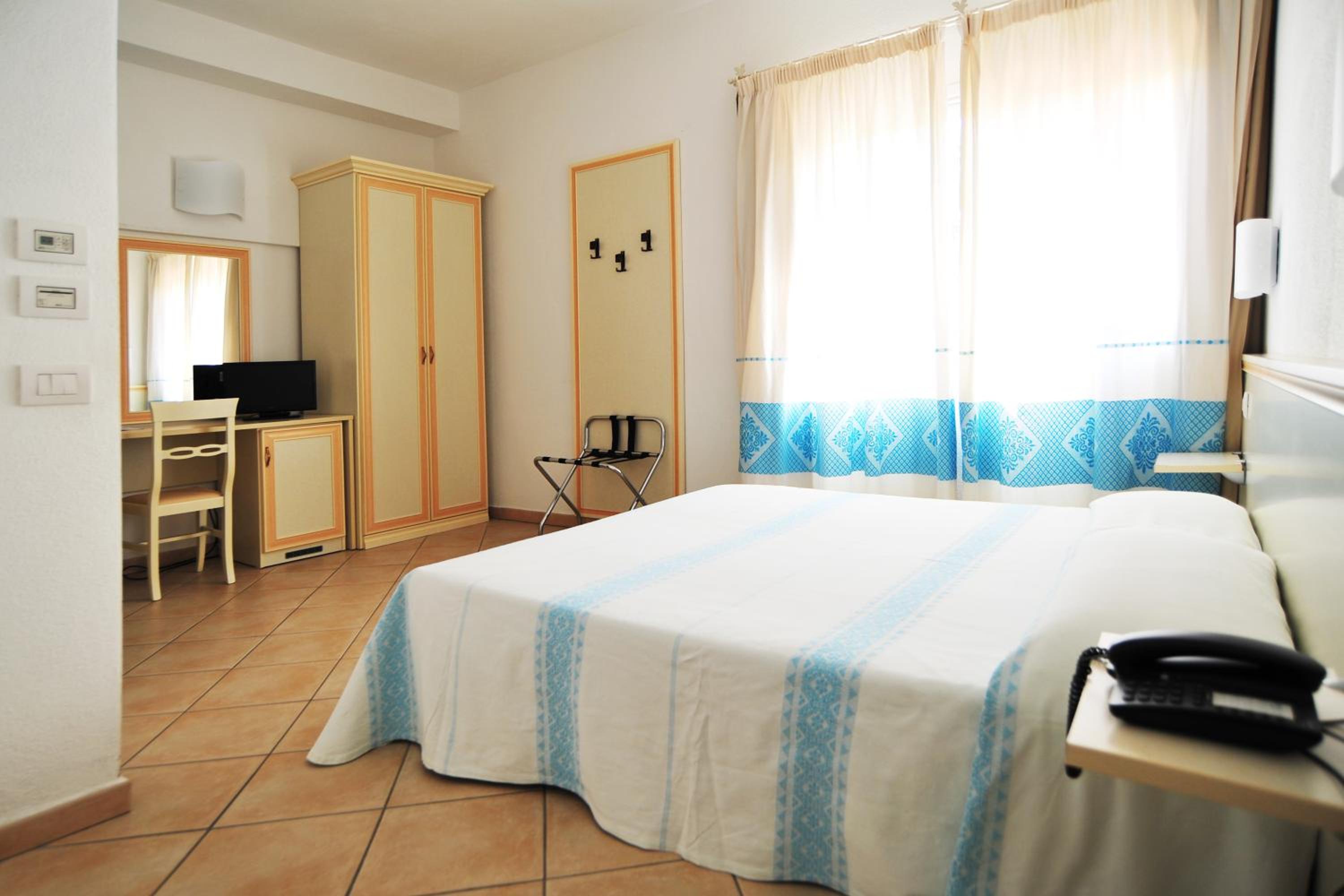 Double Room - Disability Access - Photo 1