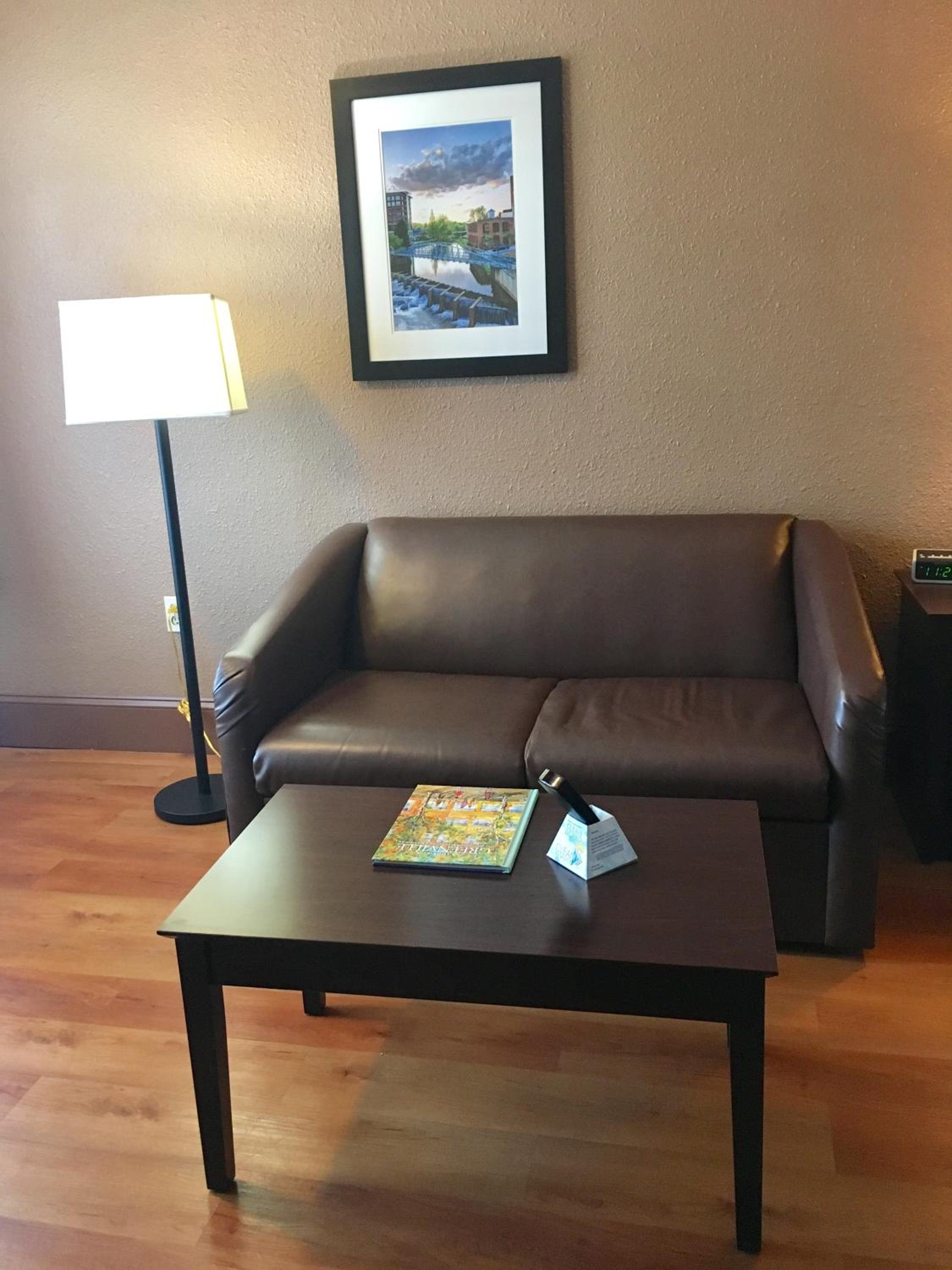 King Room with Bath Tub - Mobility Accessible/Non-Smoking - Photo 4