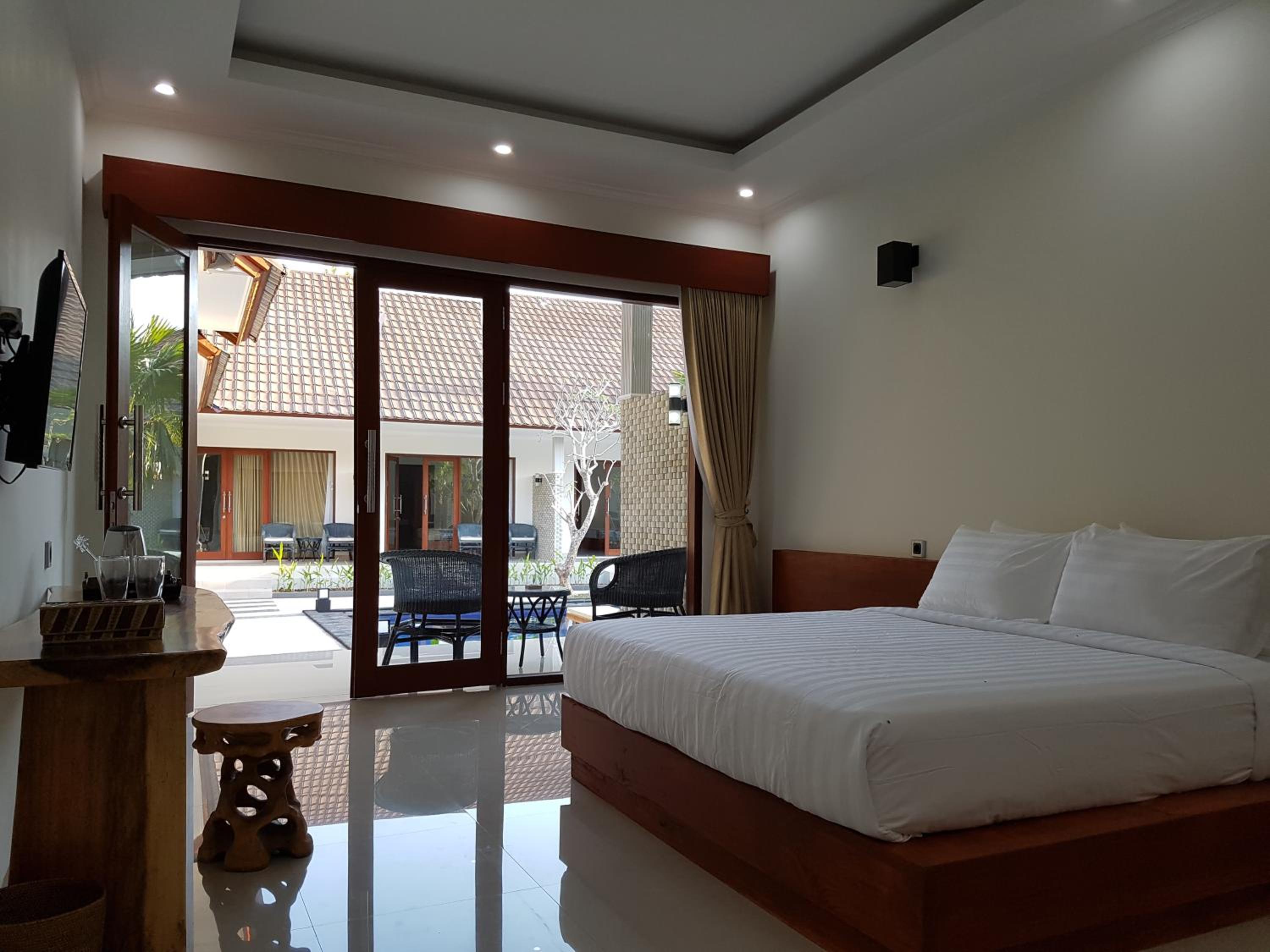 Double Room with Pool View