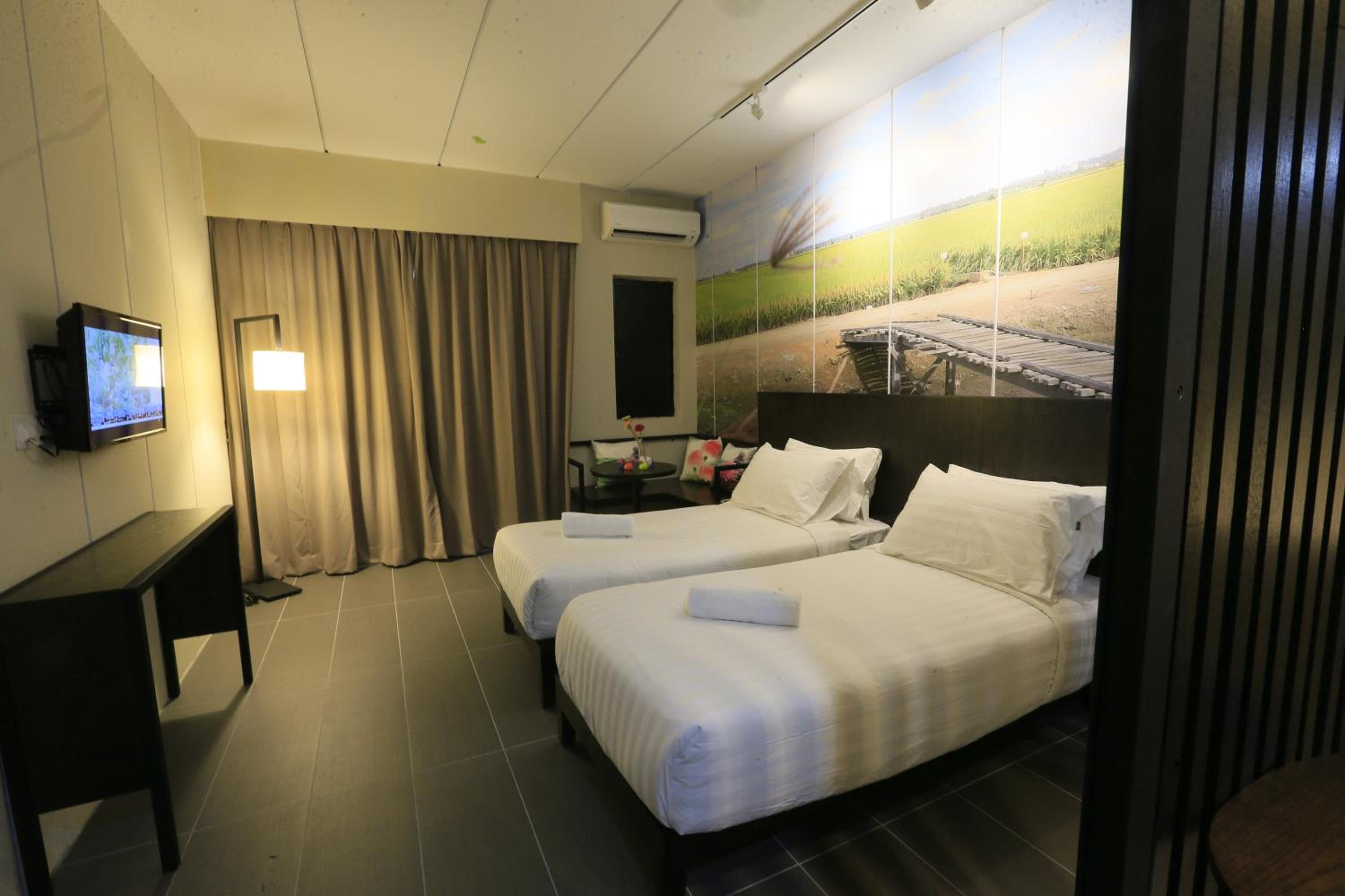 Deluxe Twin Room photo 2