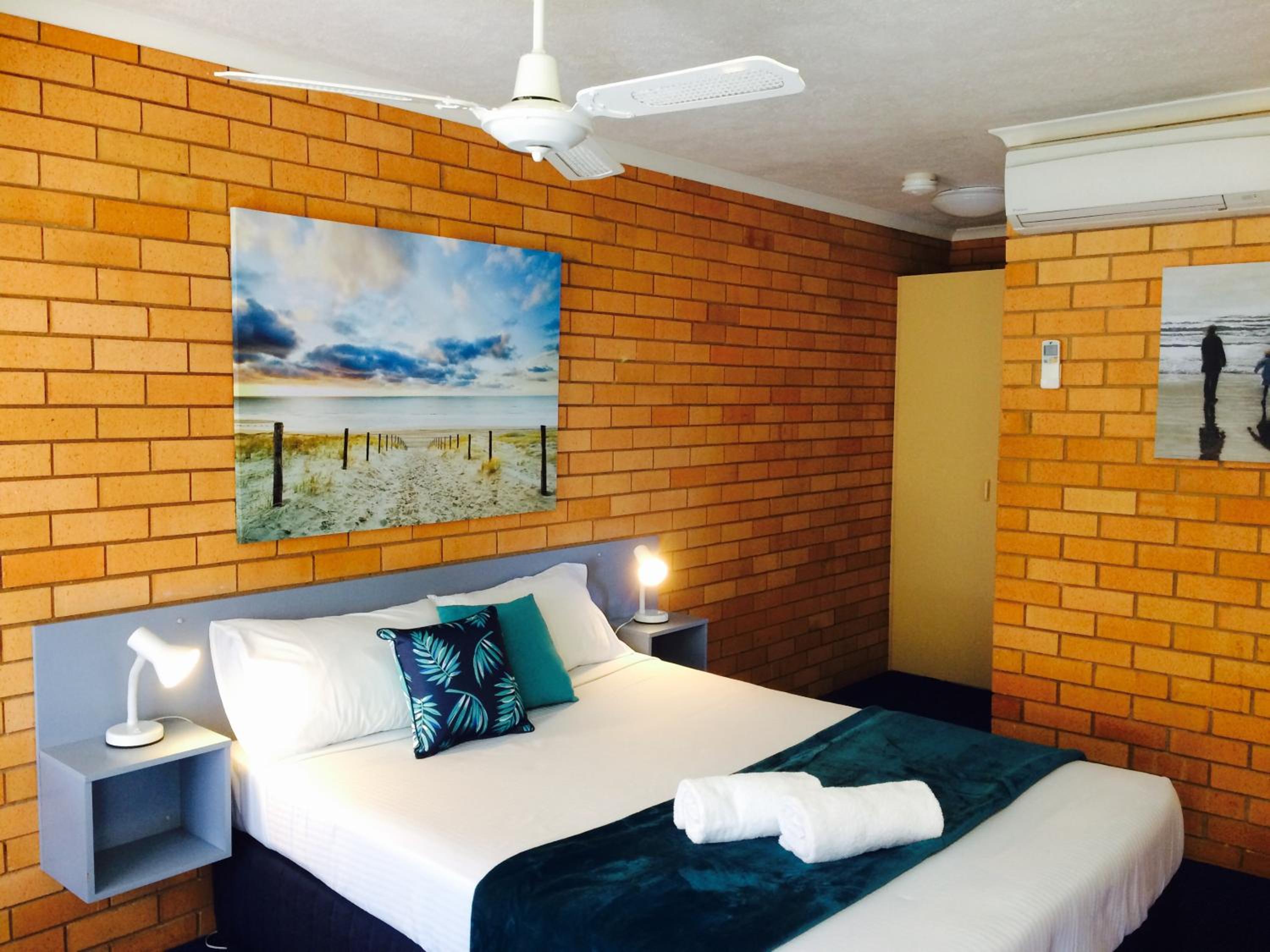 Standard Queen Room photo 2