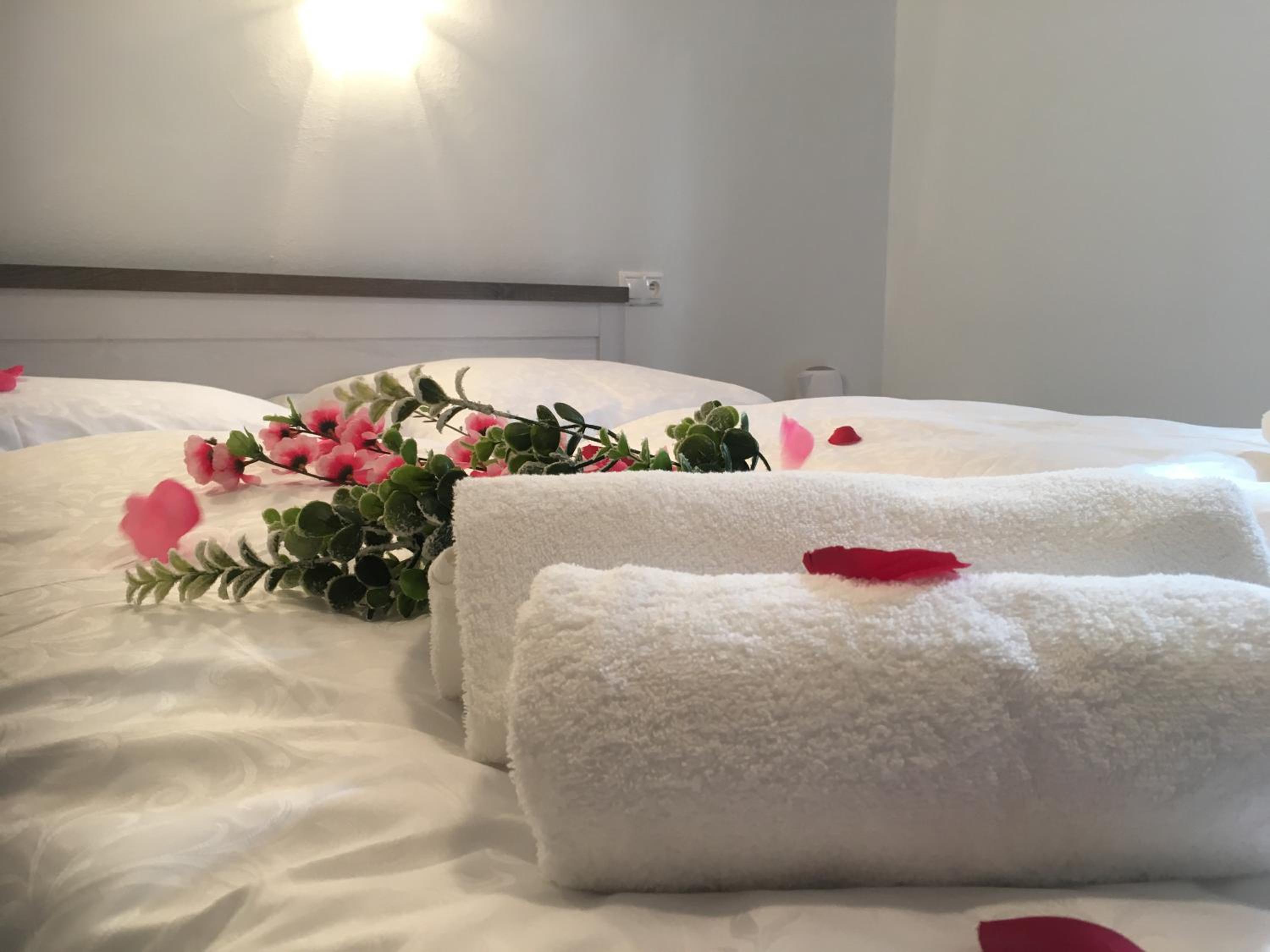 Standard Double Room - Photo 2