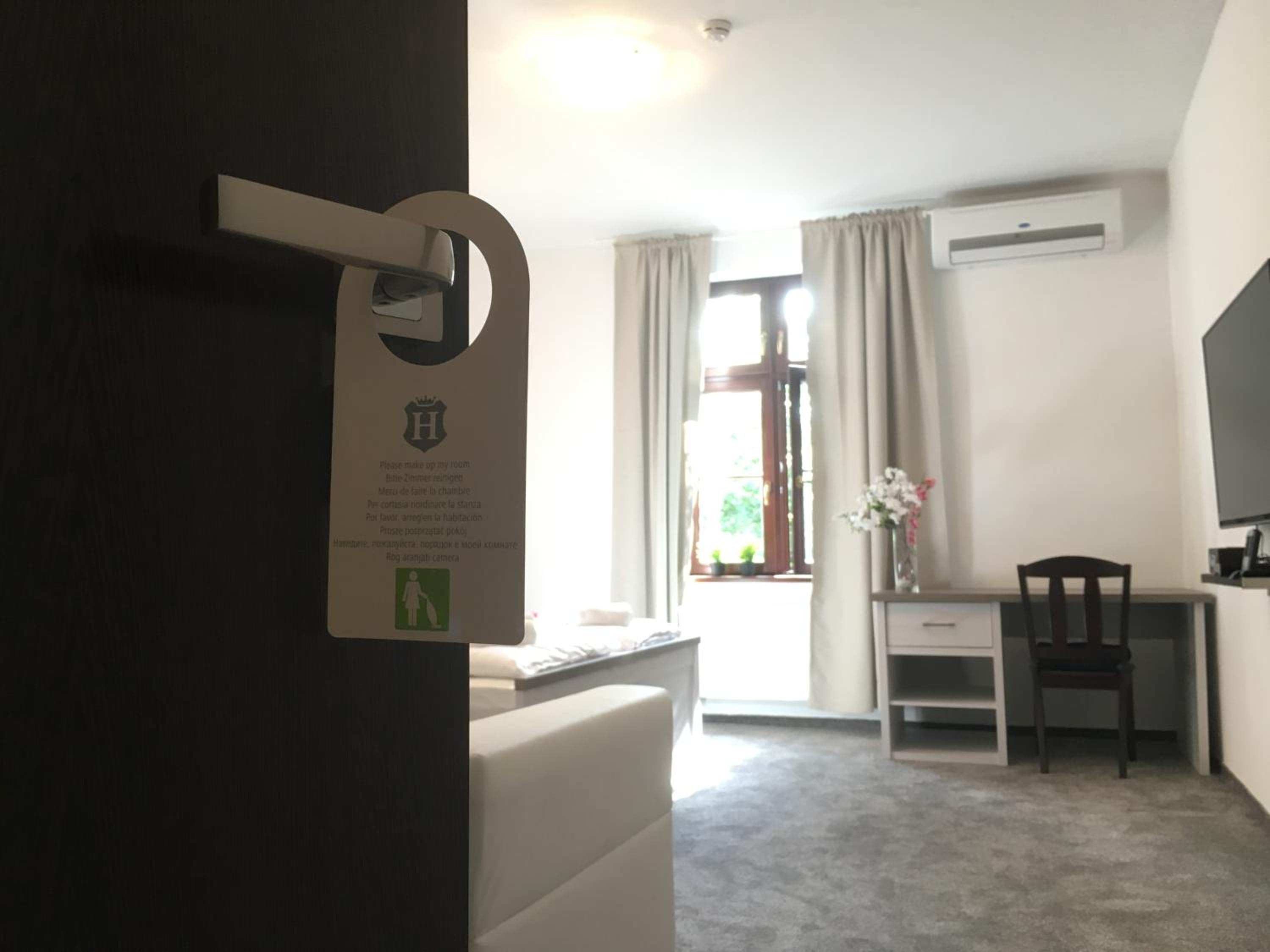 Standard Double Room - Photo 4