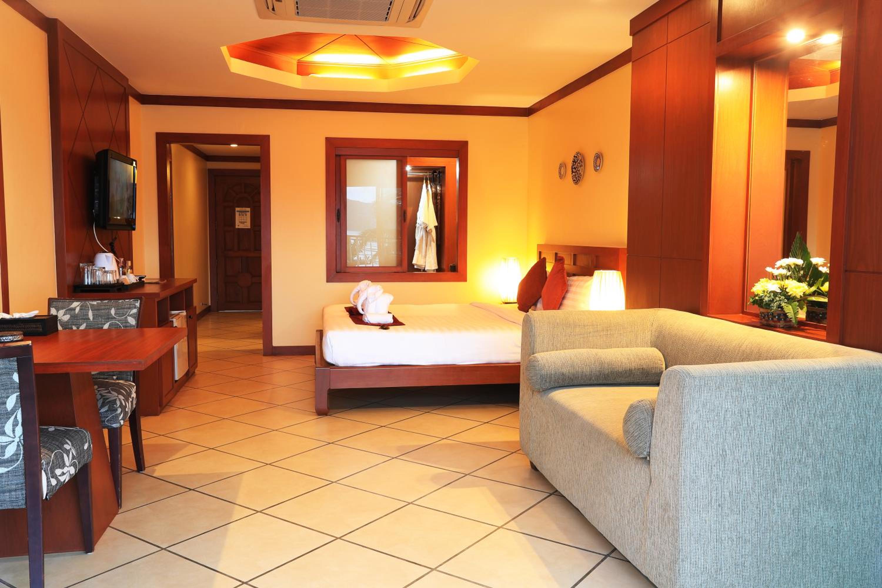 Deluxe Double or Twin Room - Photo 5