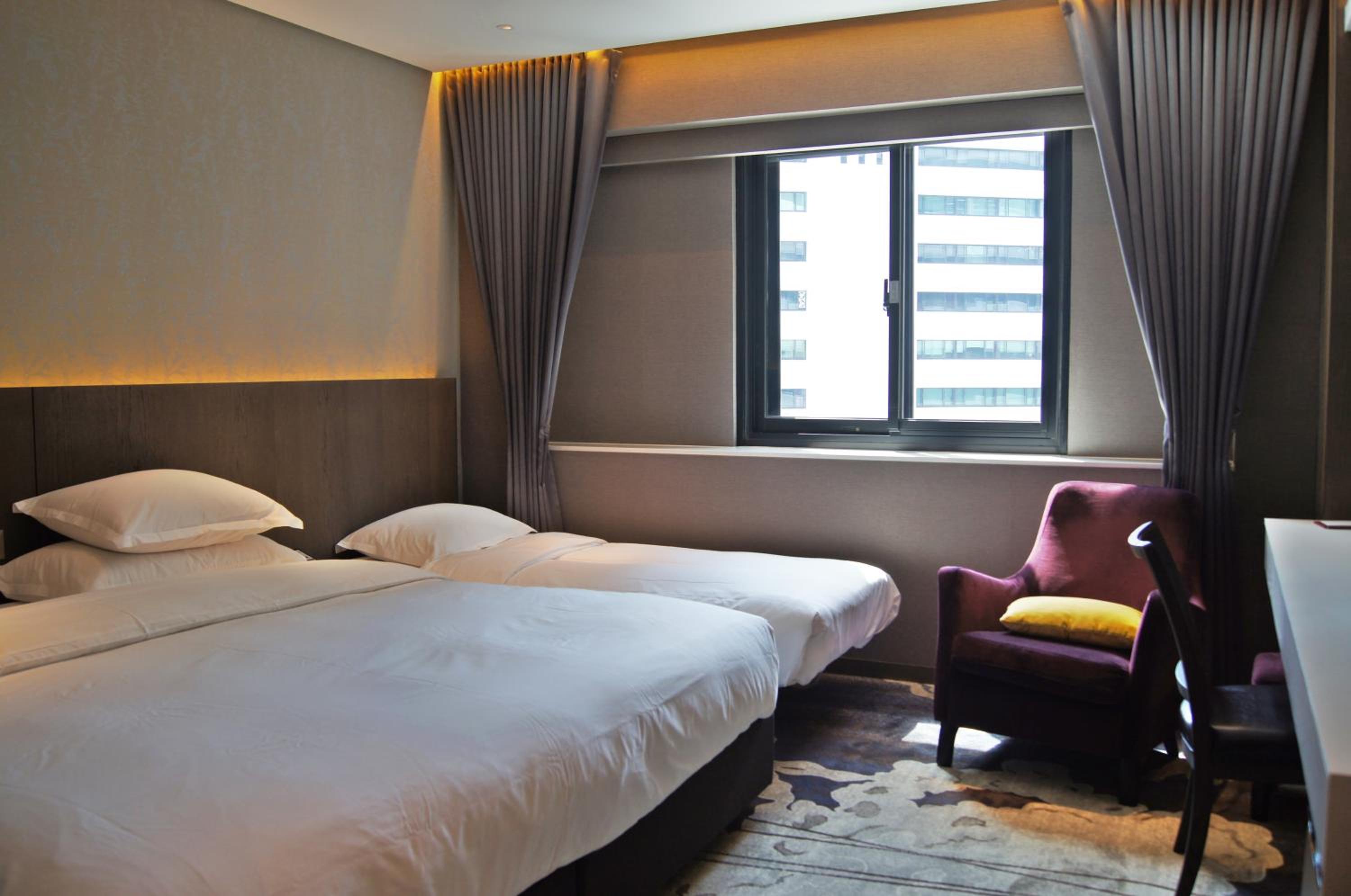 Triple Room with City View