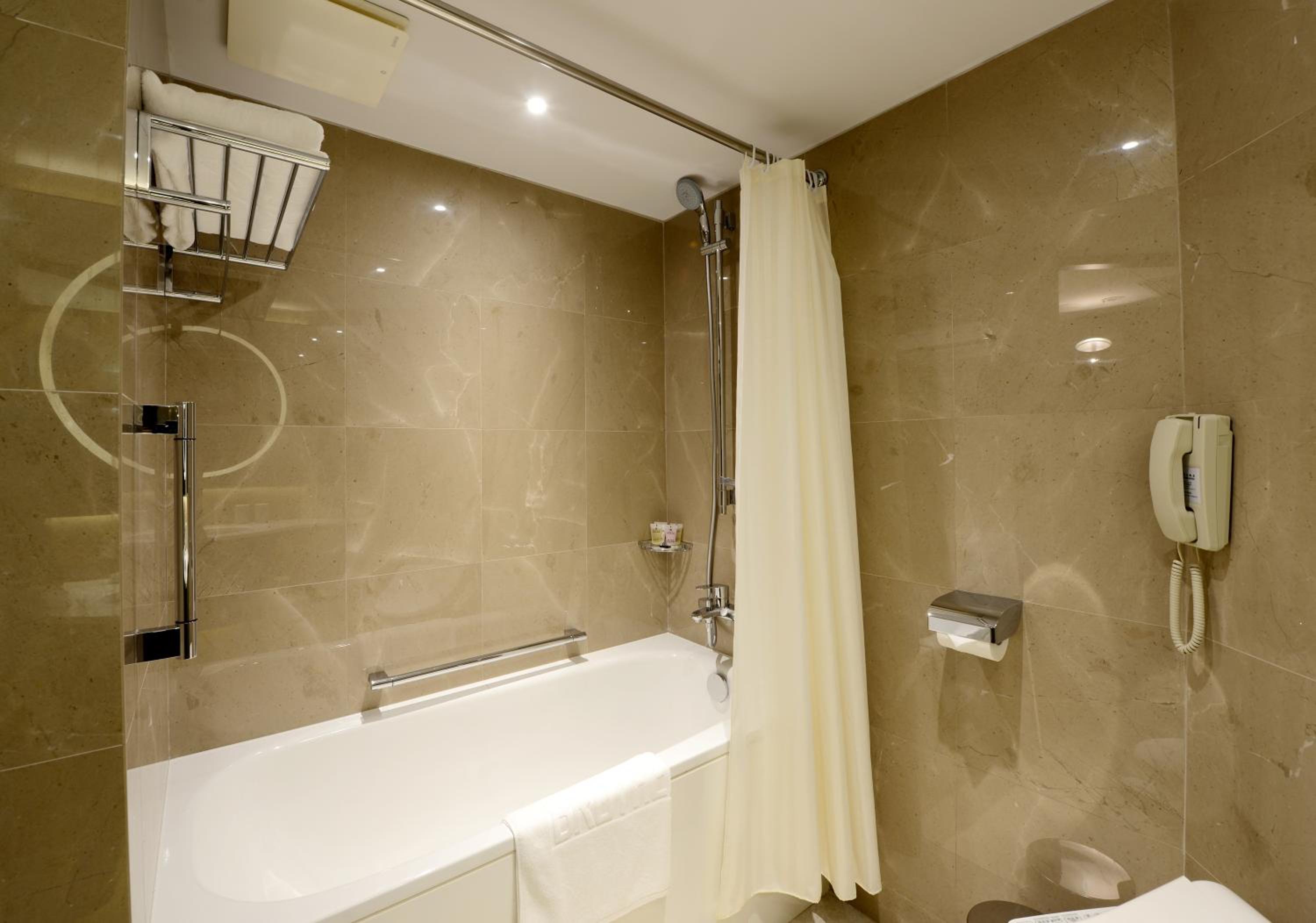 Triple Room with City View