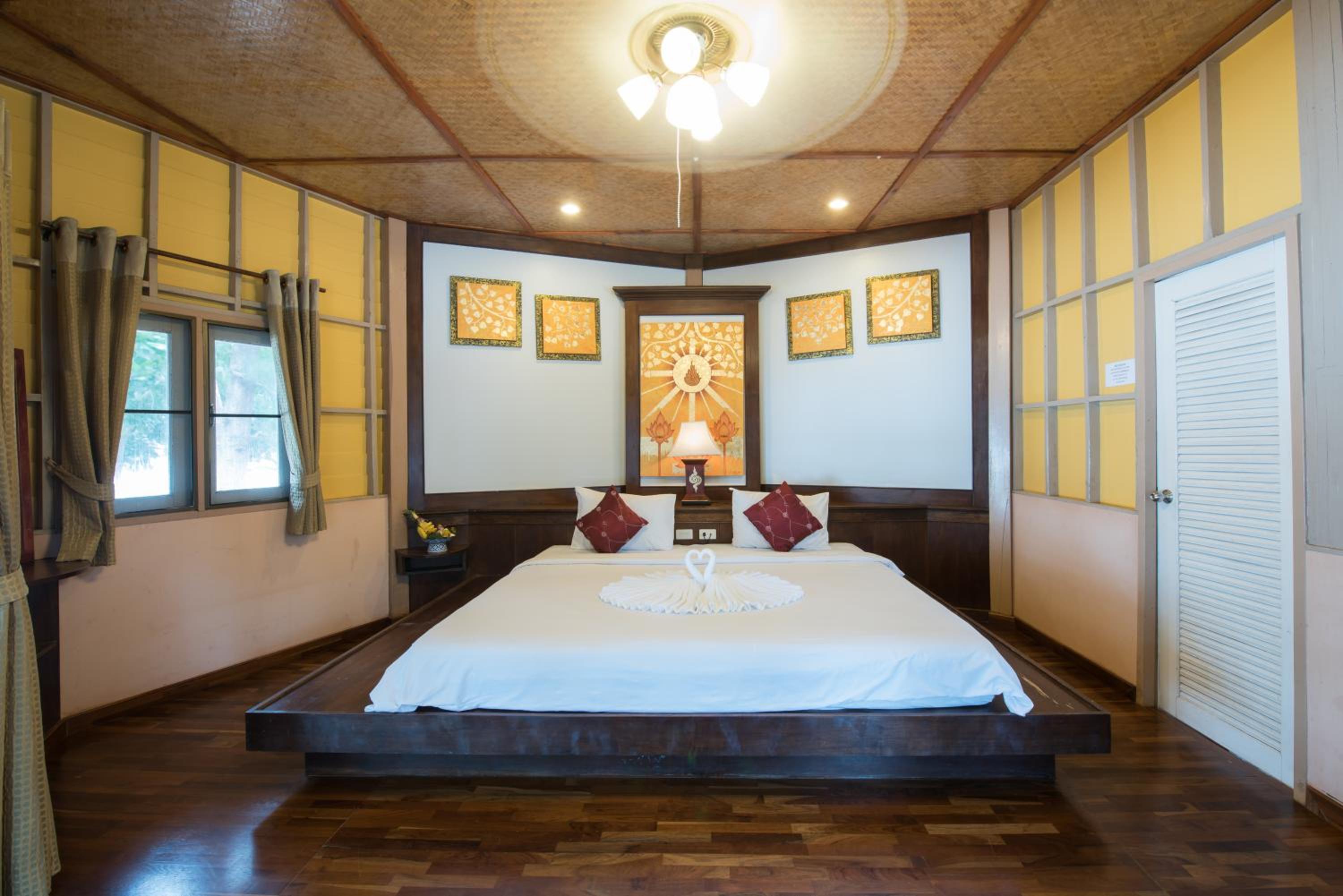 Deluxe Double or Twin Room with Pool View