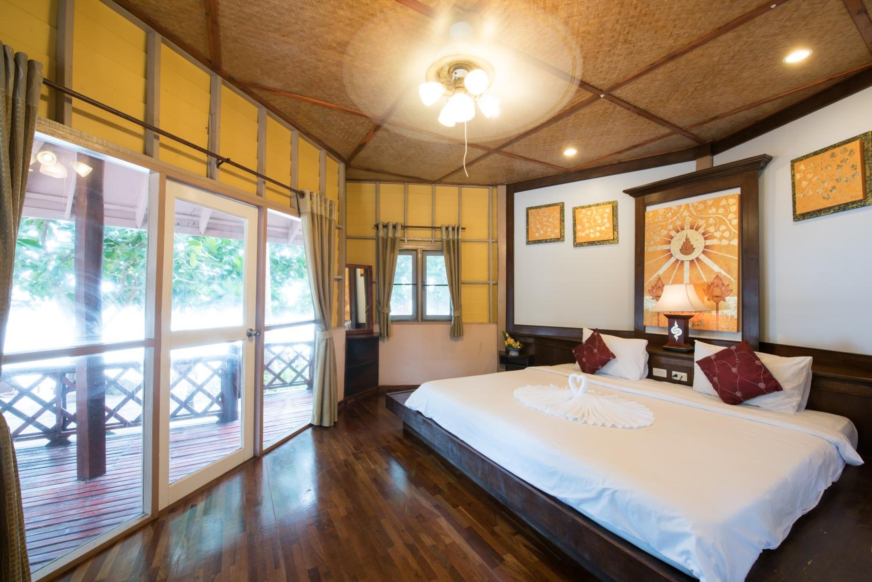 Deluxe Double or Twin Room with Sea View photo 3
