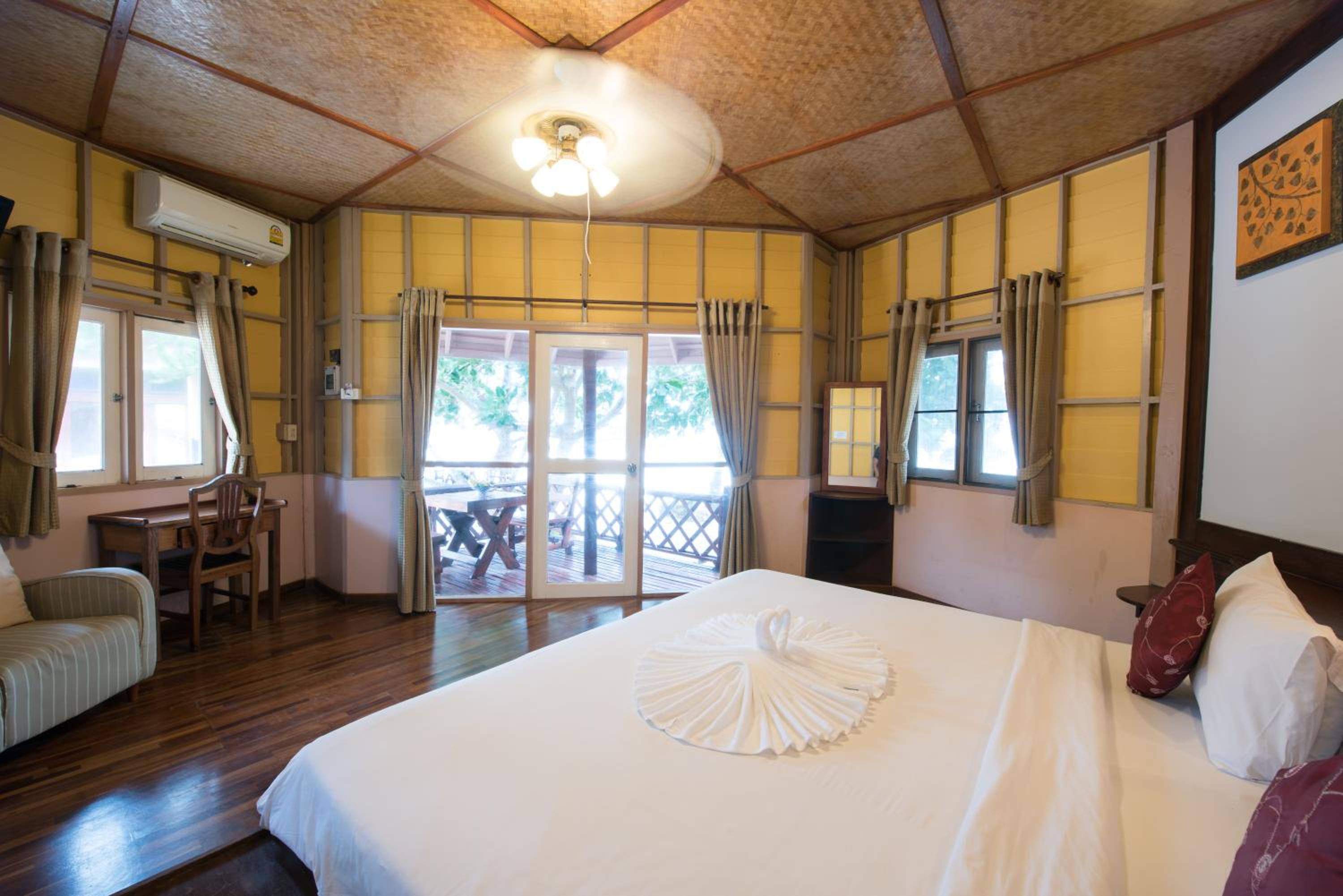 Deluxe Double or Twin Room with Sea View