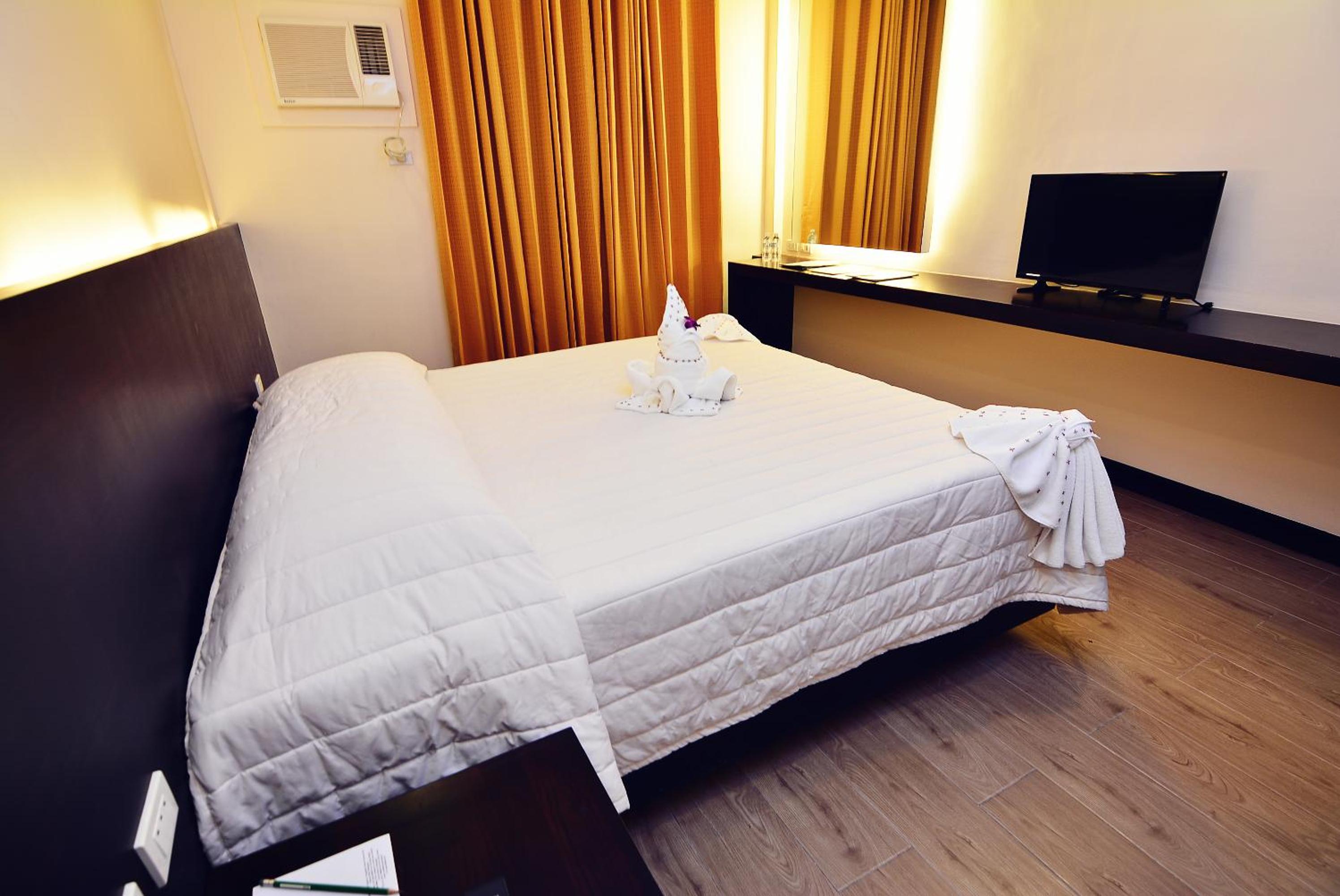 Deluxe Family Room (2 Adults + 1 Child) - Photo 5