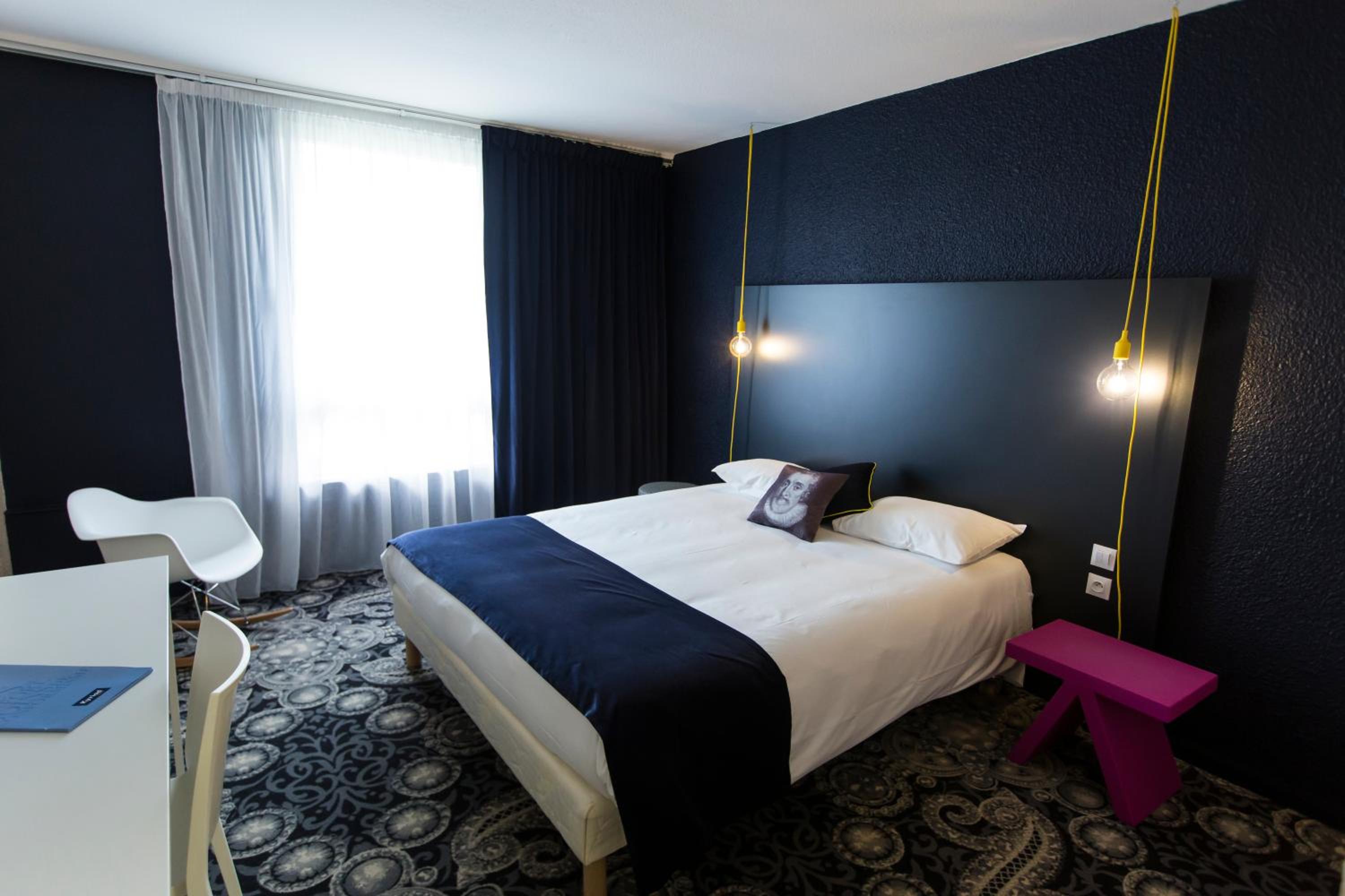 1 Double Bed - Superior Room - Photo 11