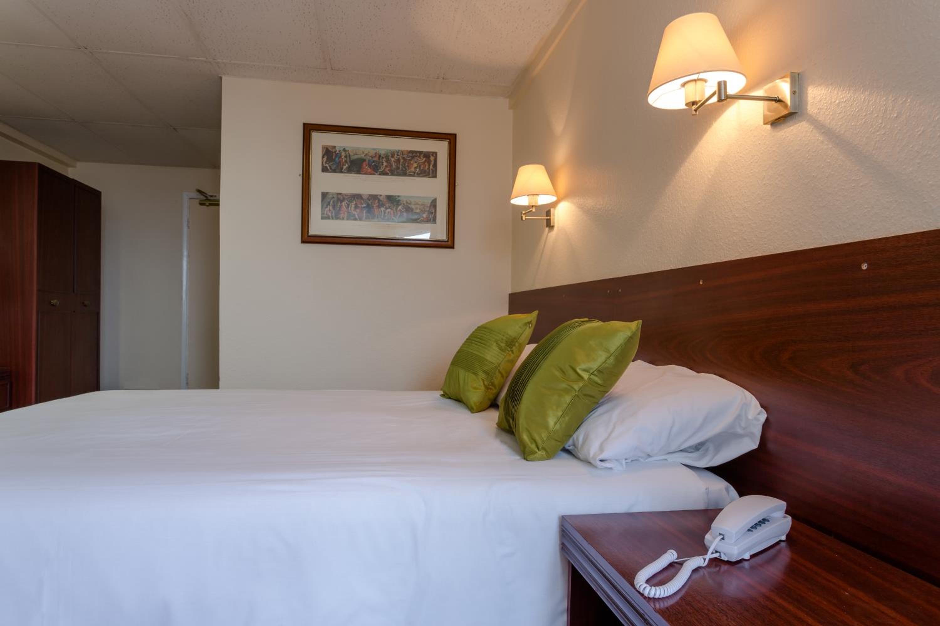 Standard Double Room - Photo 4