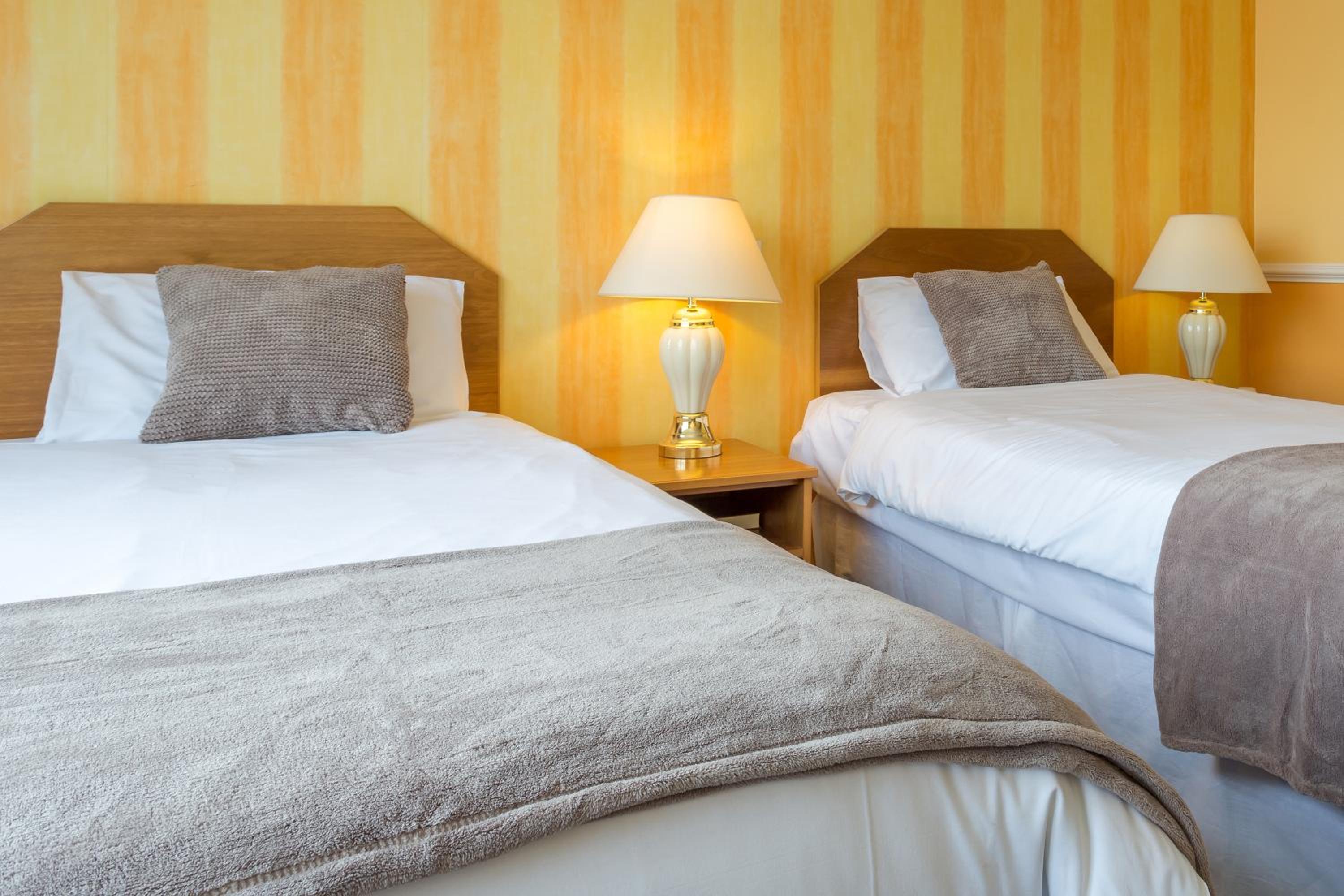 Standard Twin Room - Photo 5