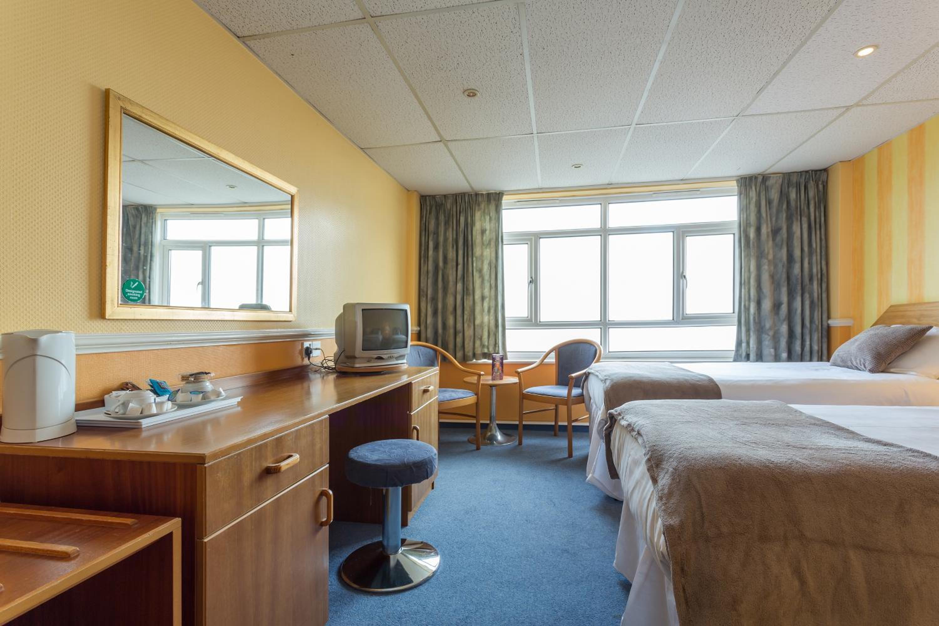 Premier Twin Room - Photo 2