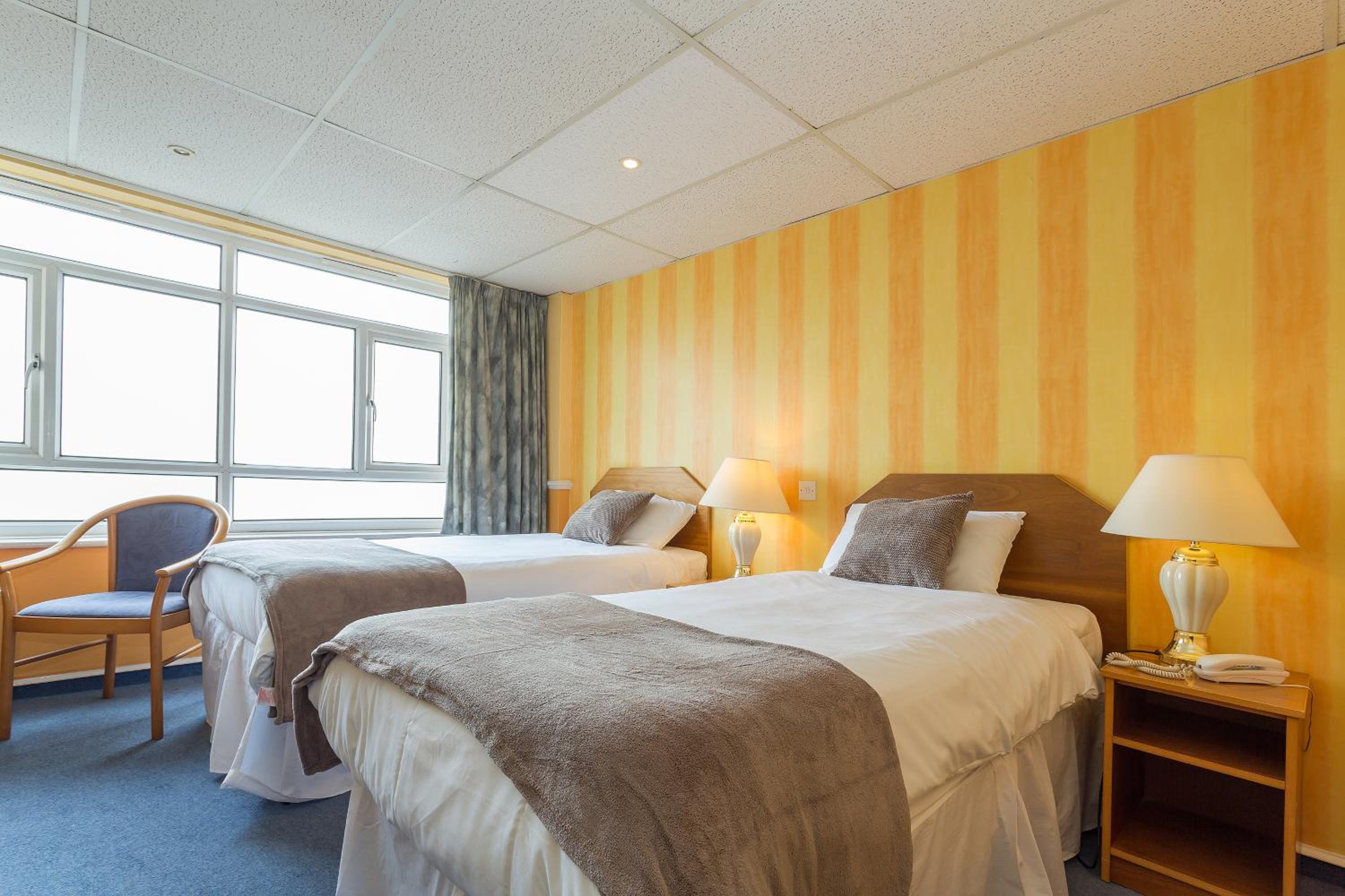 Premier Twin Room - Photo 3