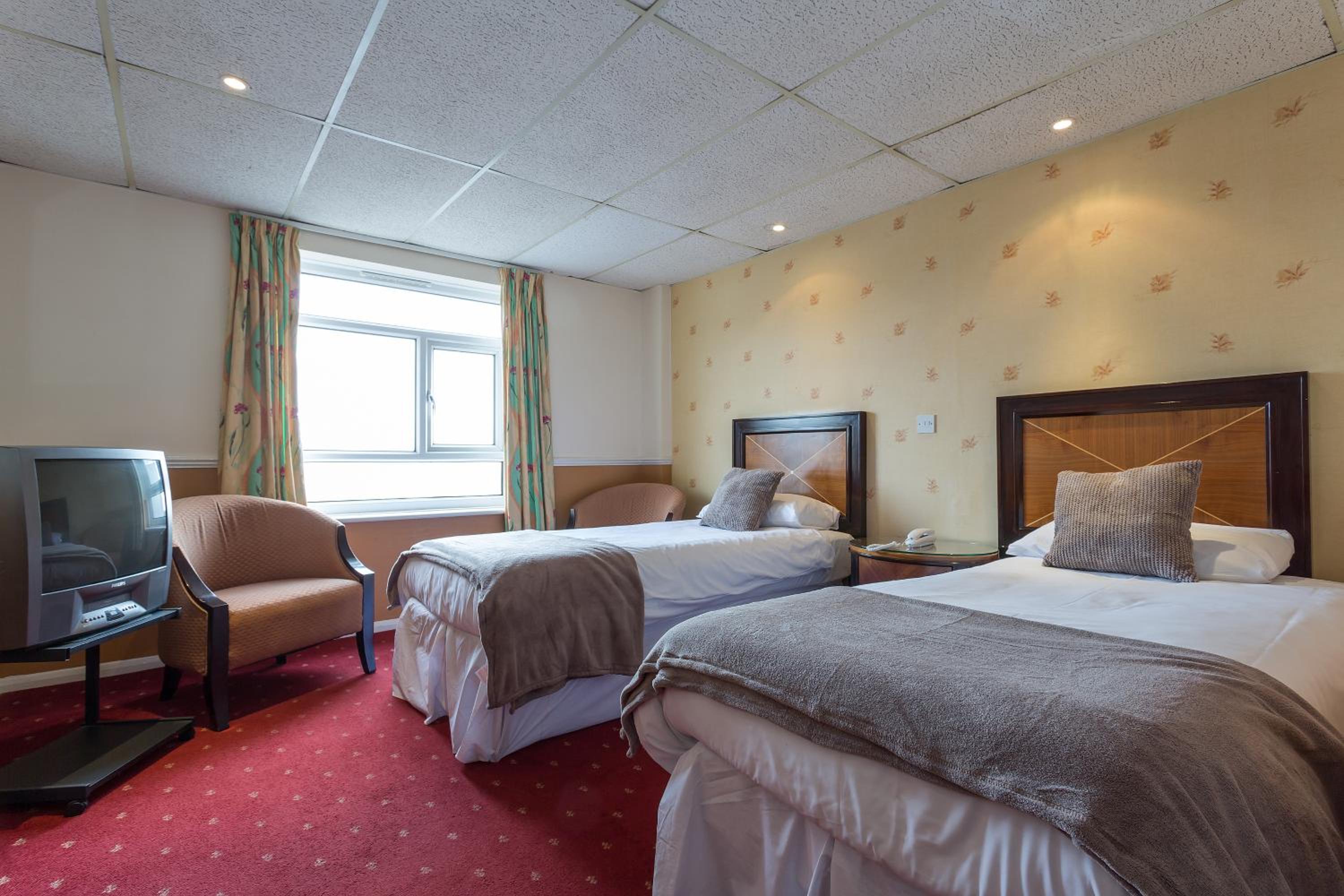 Premier Twin Room - Photo 4