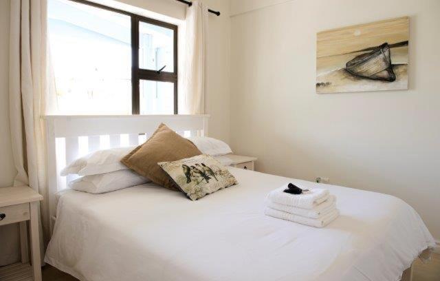 Three-Bedroom Apartment - Photo 1