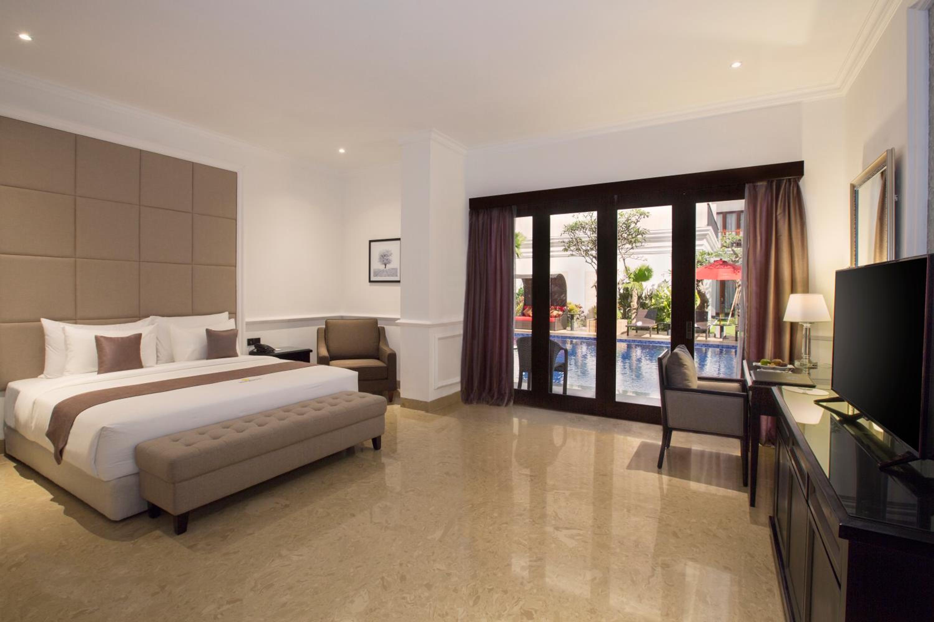 Executive Room with Pool Access photo 1