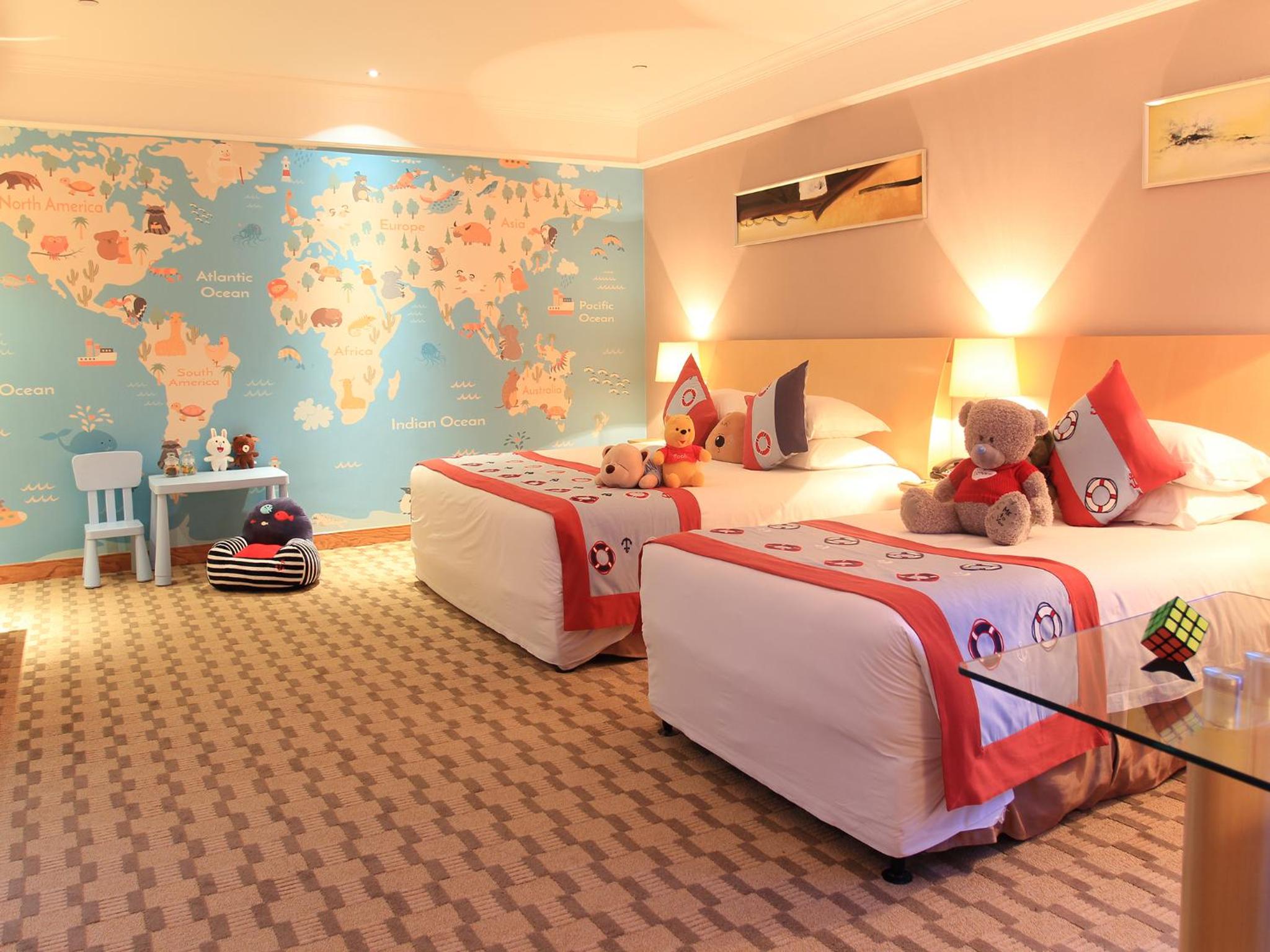 Family Twin Room - Photo 4