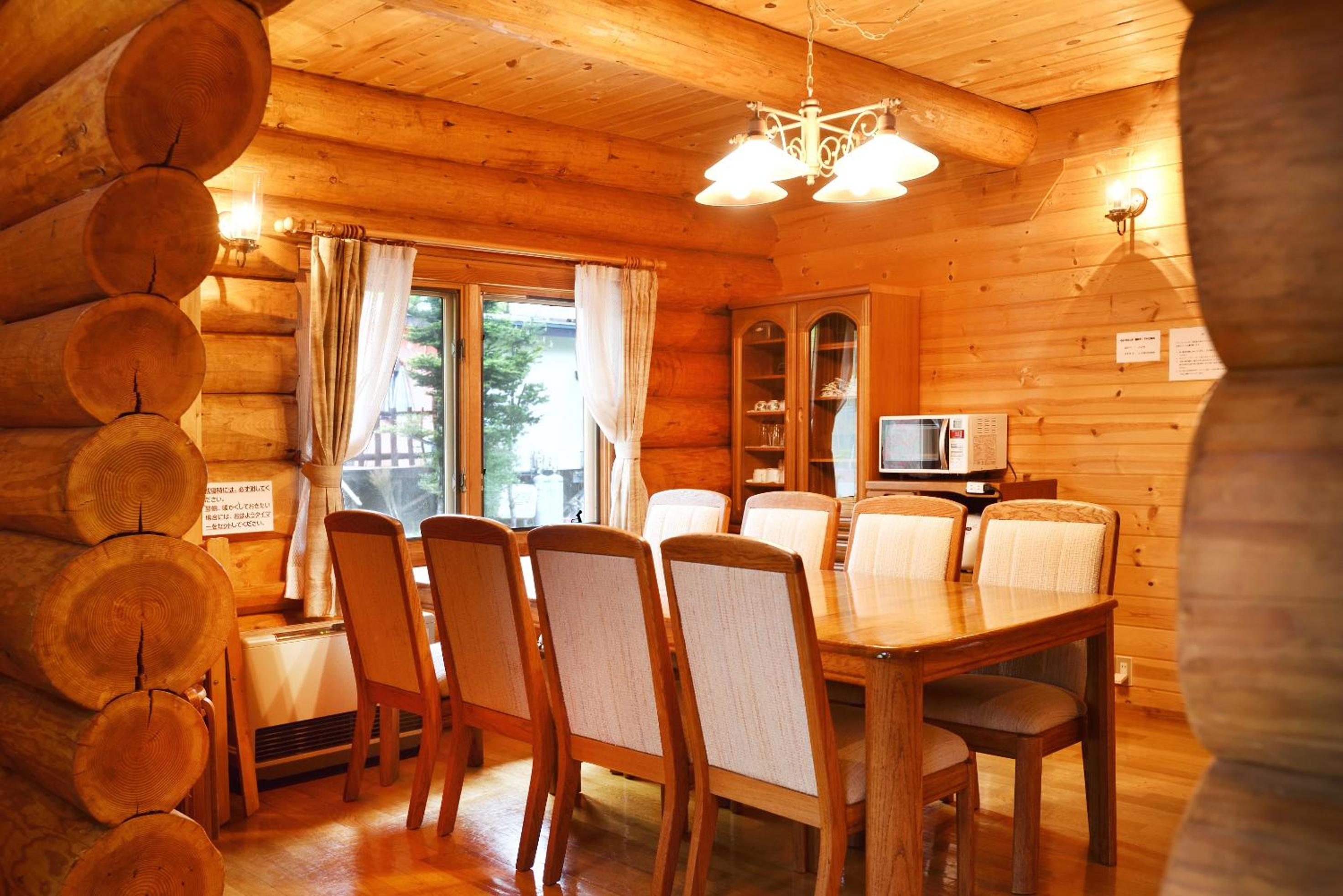 Deluxe Log House - Photo 4