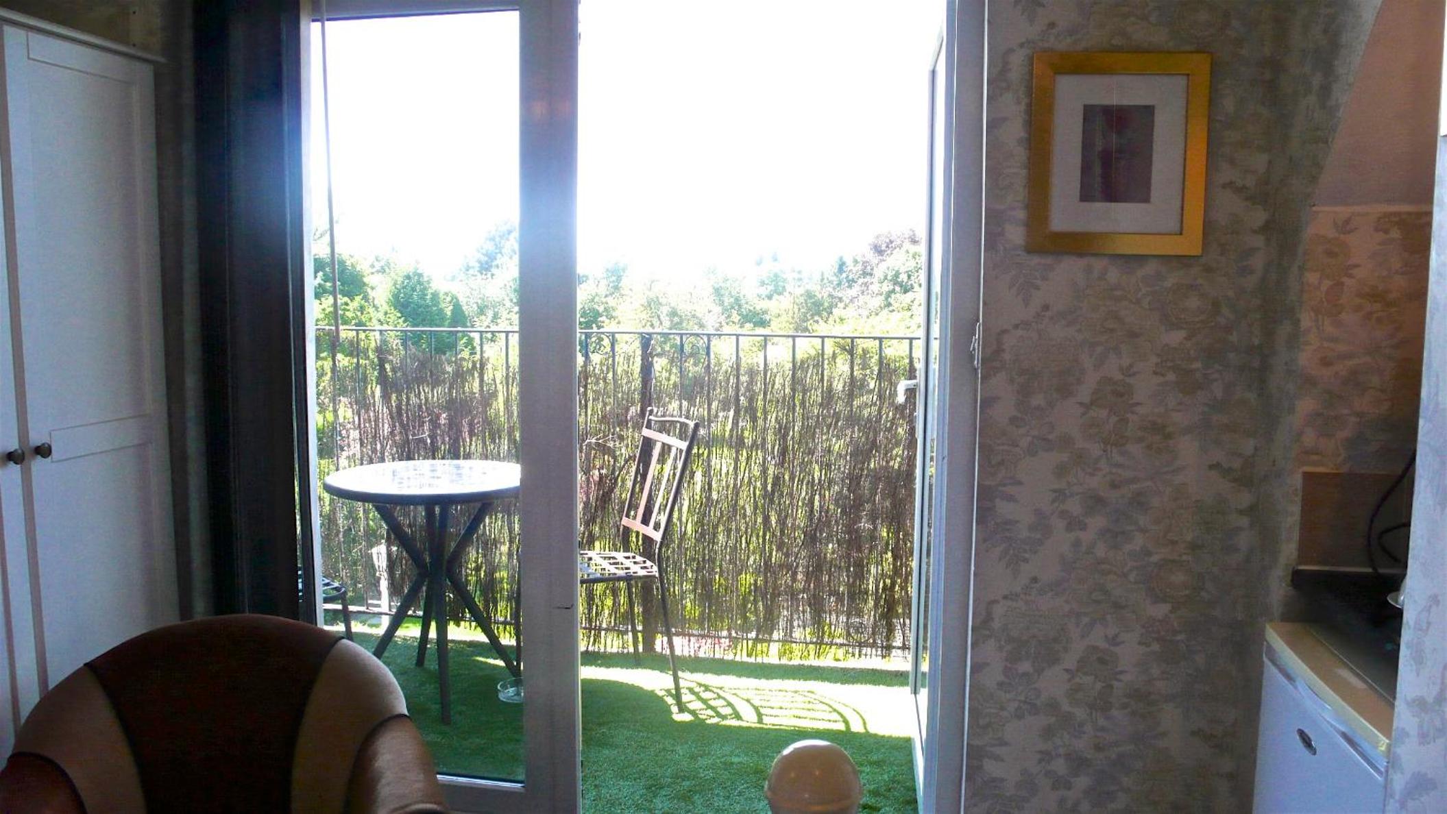 Deluxe Double Room with Balcony photo 3